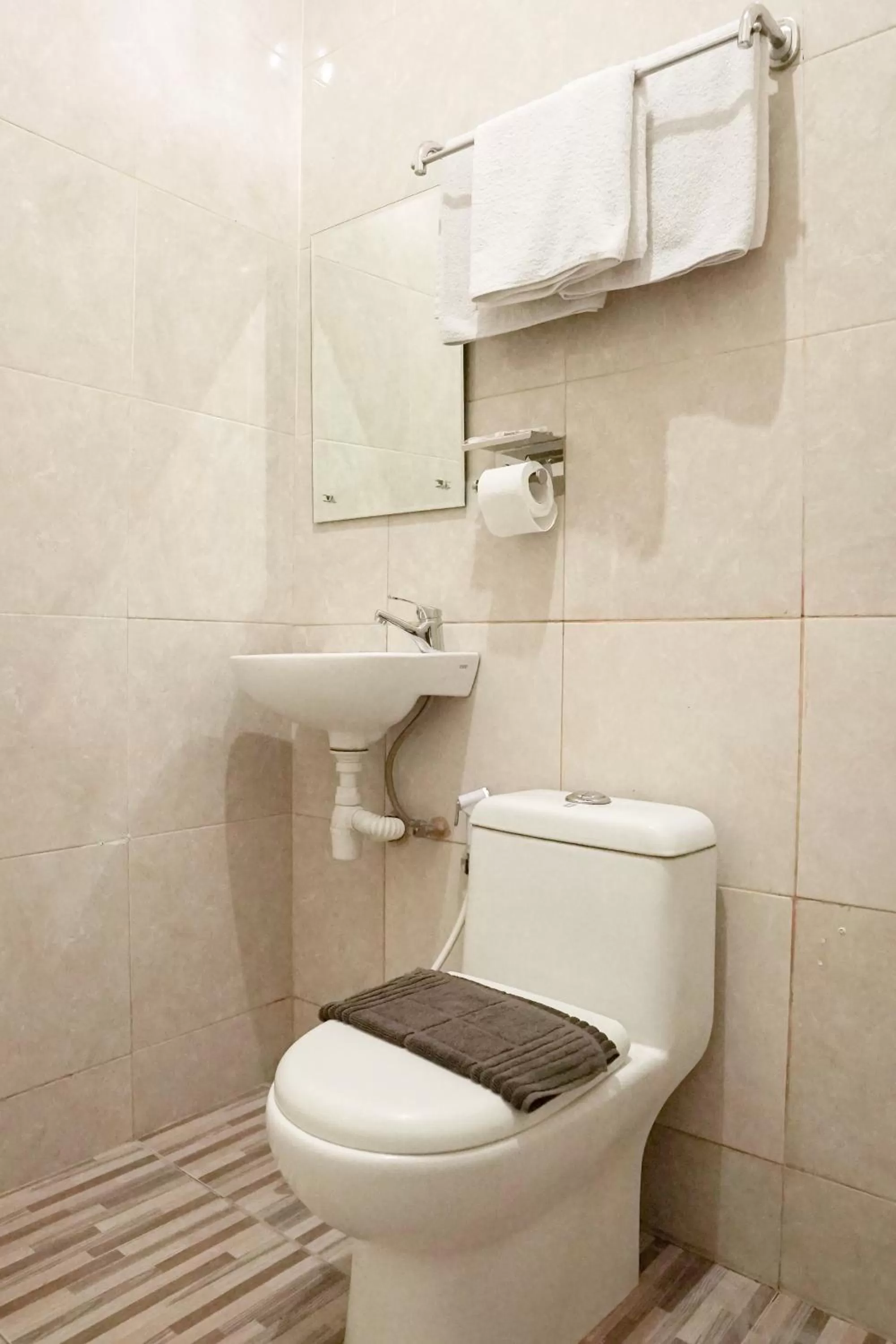 Bathroom in Airlangga Hotel