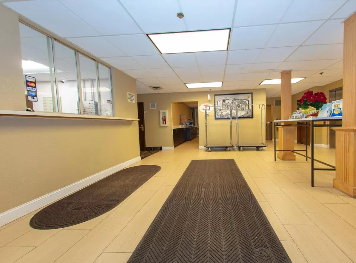 Lobby or reception in Super 8 by Wyndham St Charles