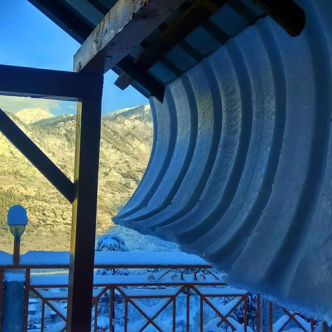 Winter in Soham's Chateau De Naggar - Manali