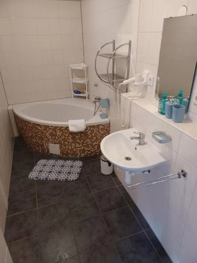 Apartment with Terrace in MALEPARTUS