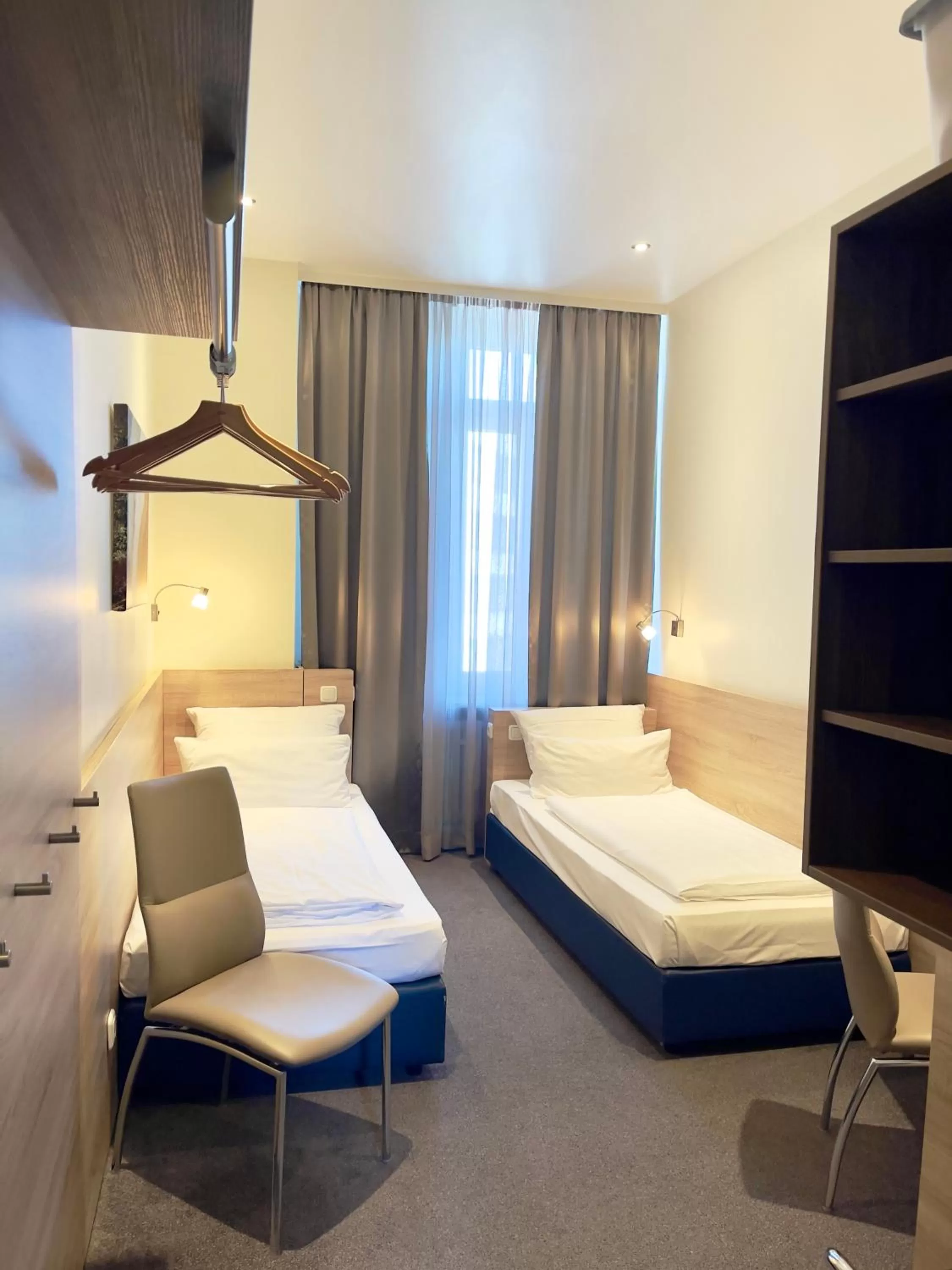 Photo of the whole room, Bed in Hotel Central