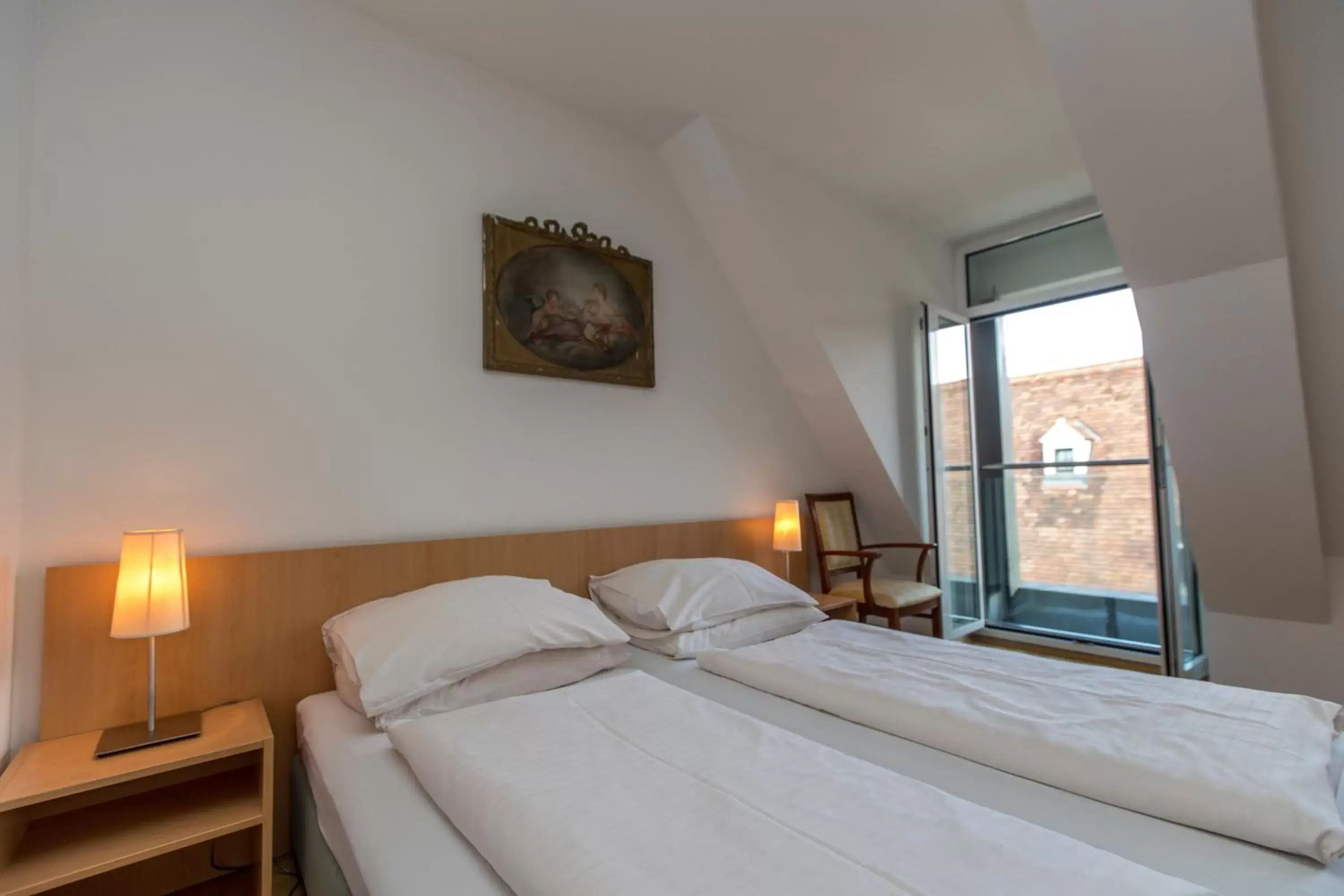 Double Room in Gästehaus Deutscher Orden Wien Double Room in Gästehaus Deutscher Orden Wien