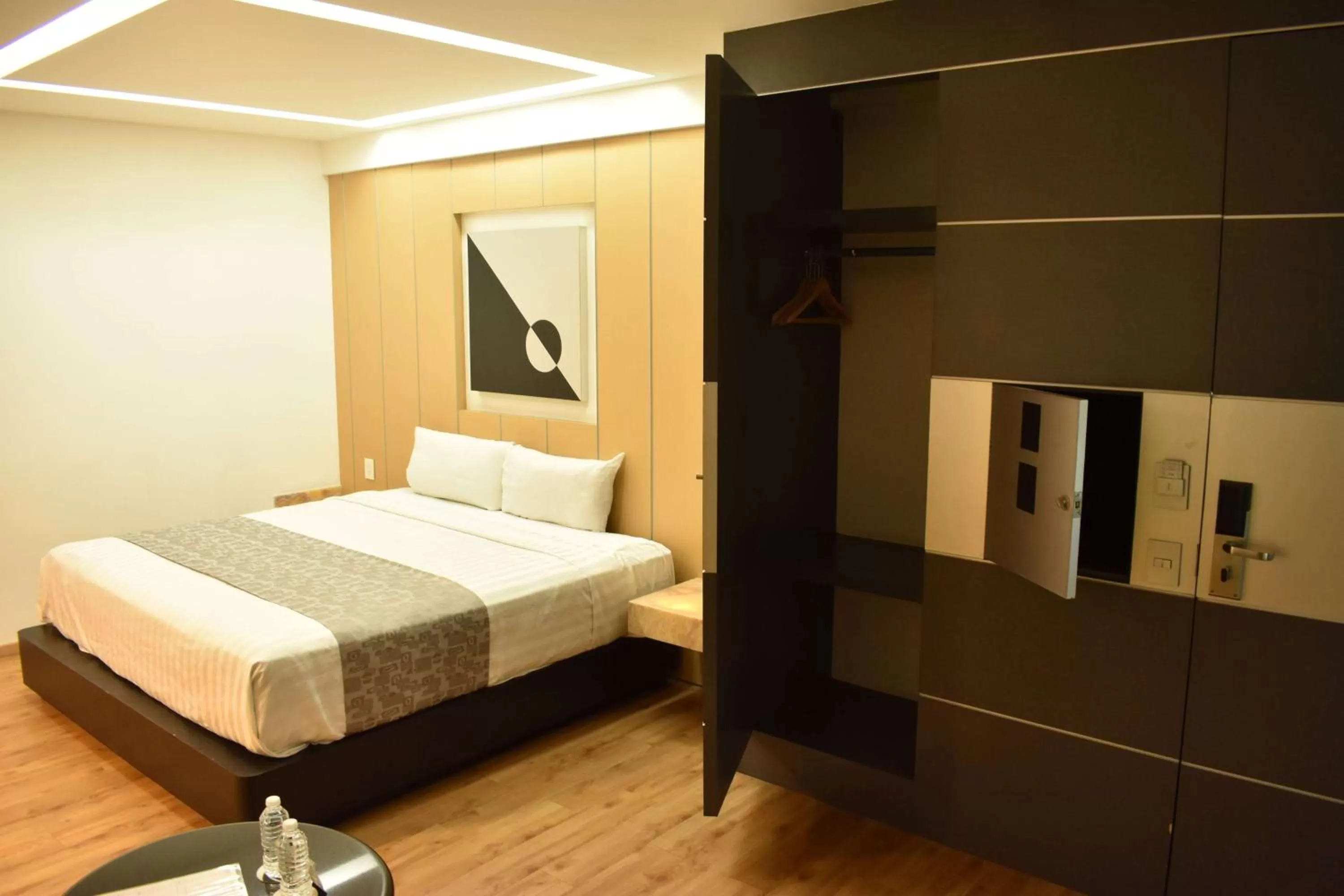 Photo of the whole room, Bed in Ramada by Wyndham Mexico City Santa Fe