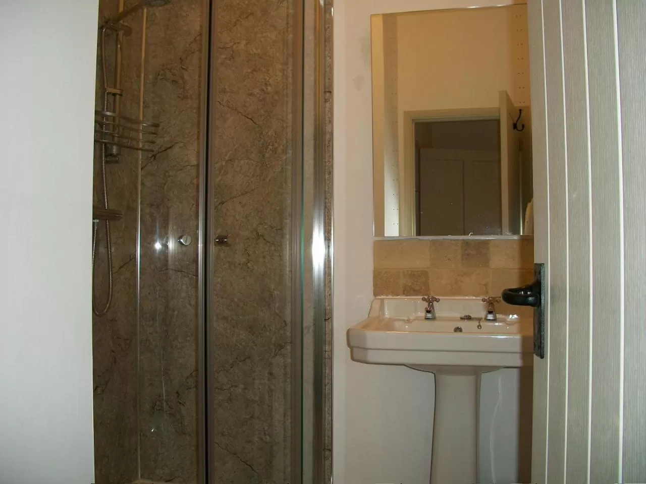 Photo of the whole room in Middletown Farmhouse B&B