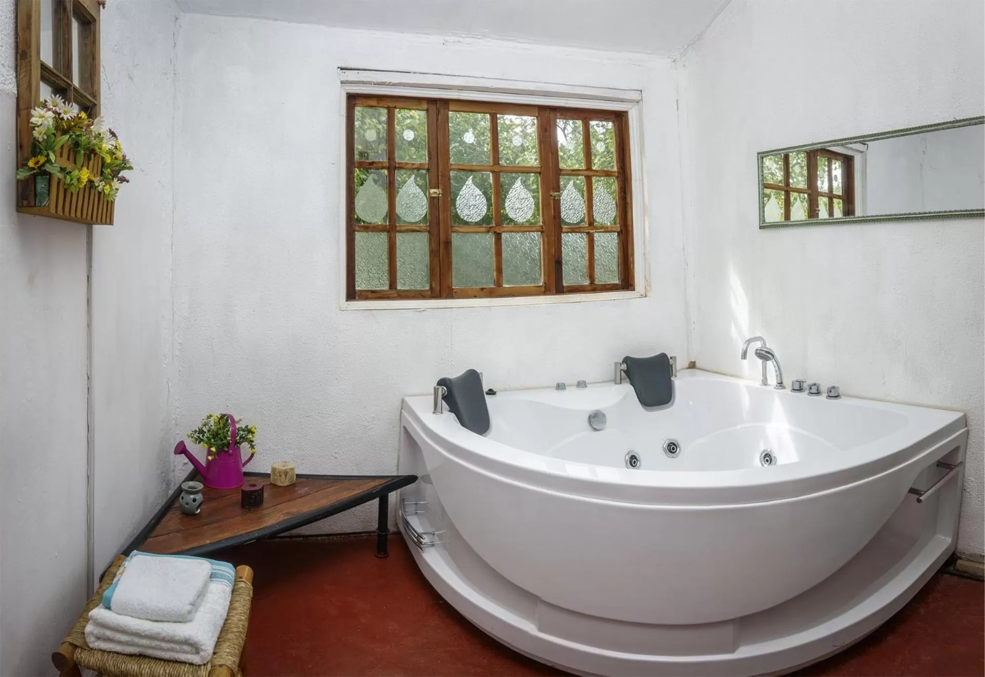 Hot Tub, Bathroom in La Casa de Adobe Natural y Más