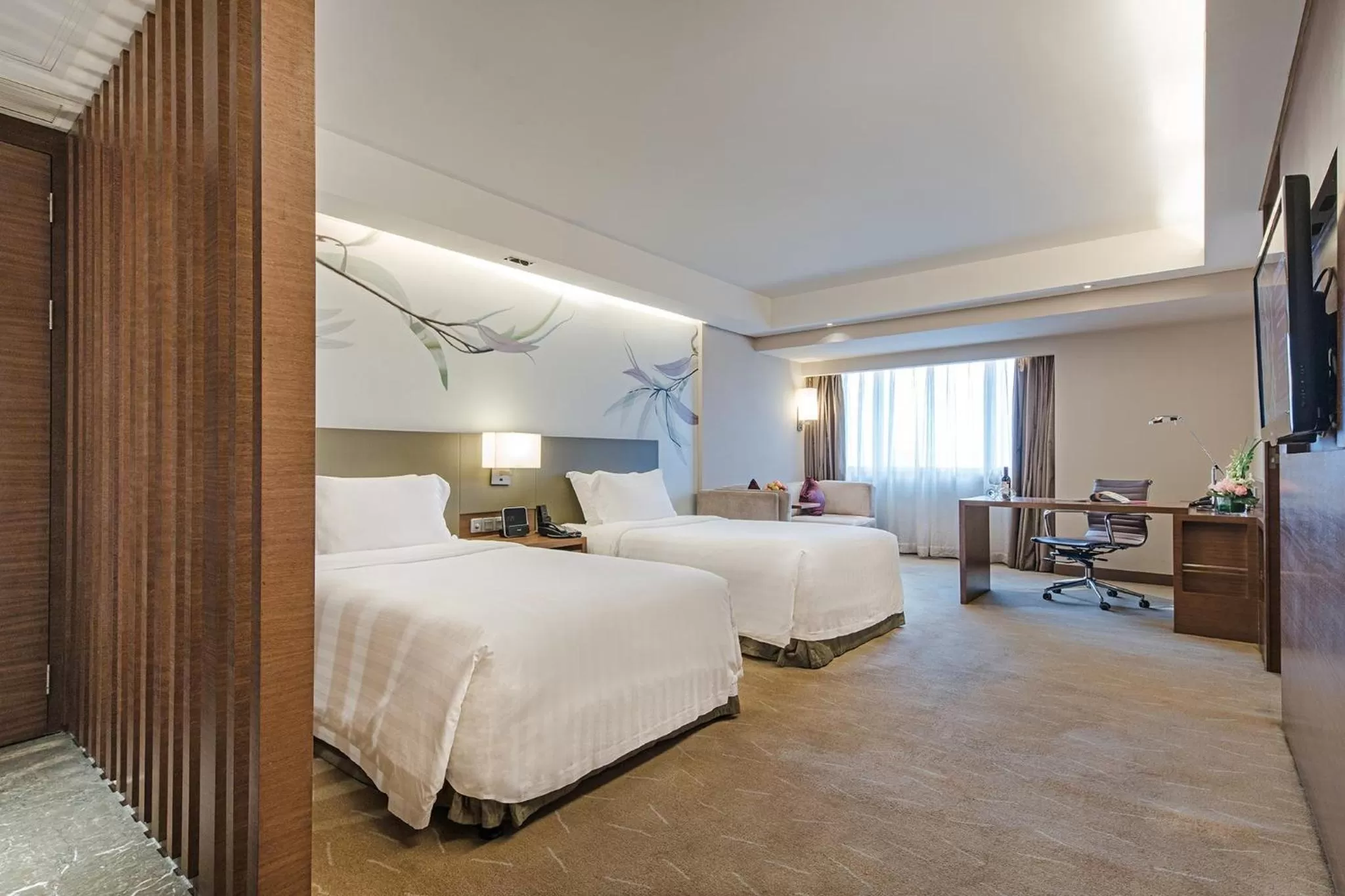 Photo of the whole room, Bed in Crowne Plaza Guangzhou City Centre by IHG