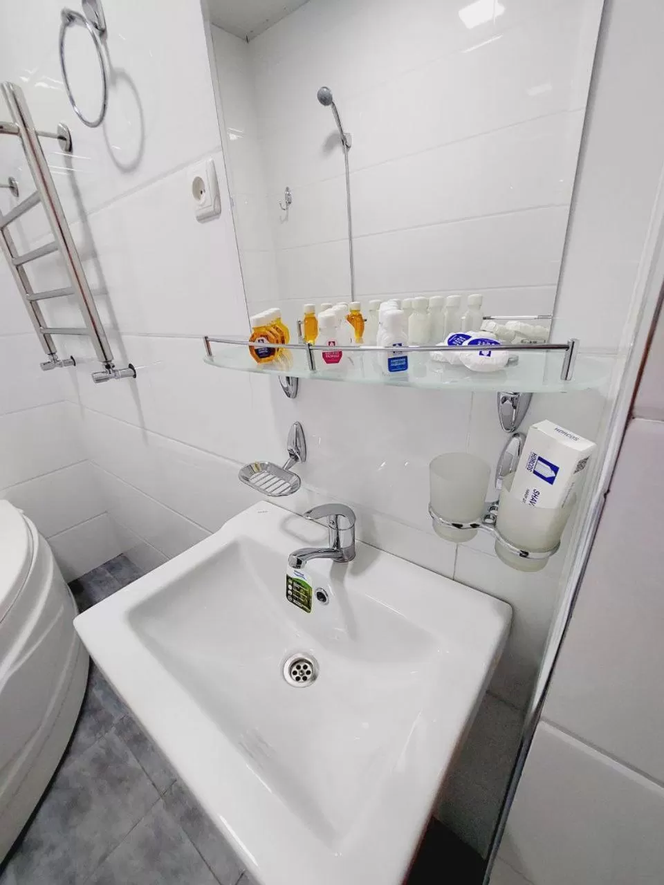 Bathroom in Samarabonu Hotel