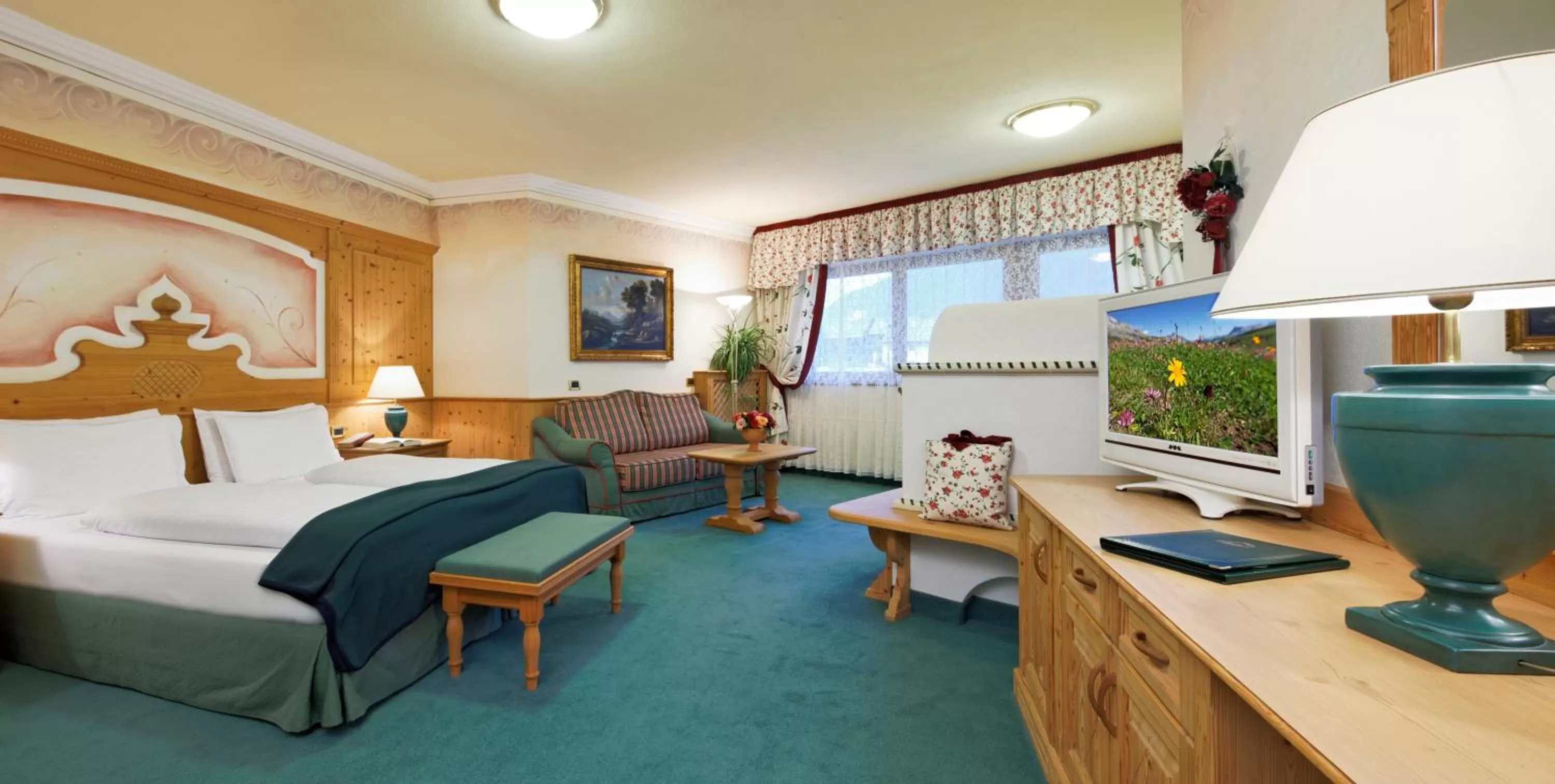 Bed in Hotel Sassongher