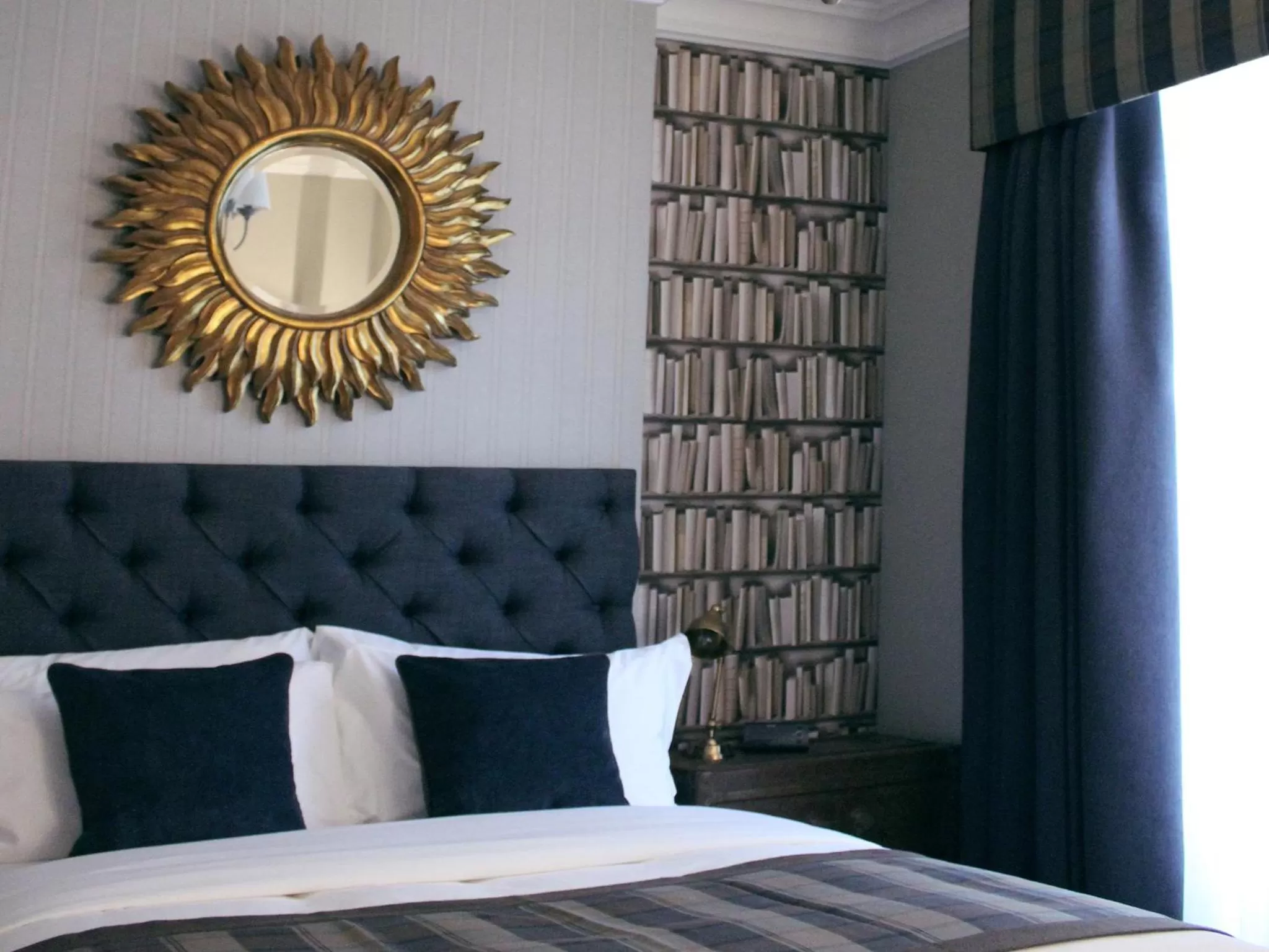 Decorative detail, Bed in The One Tun Pub & Rooms