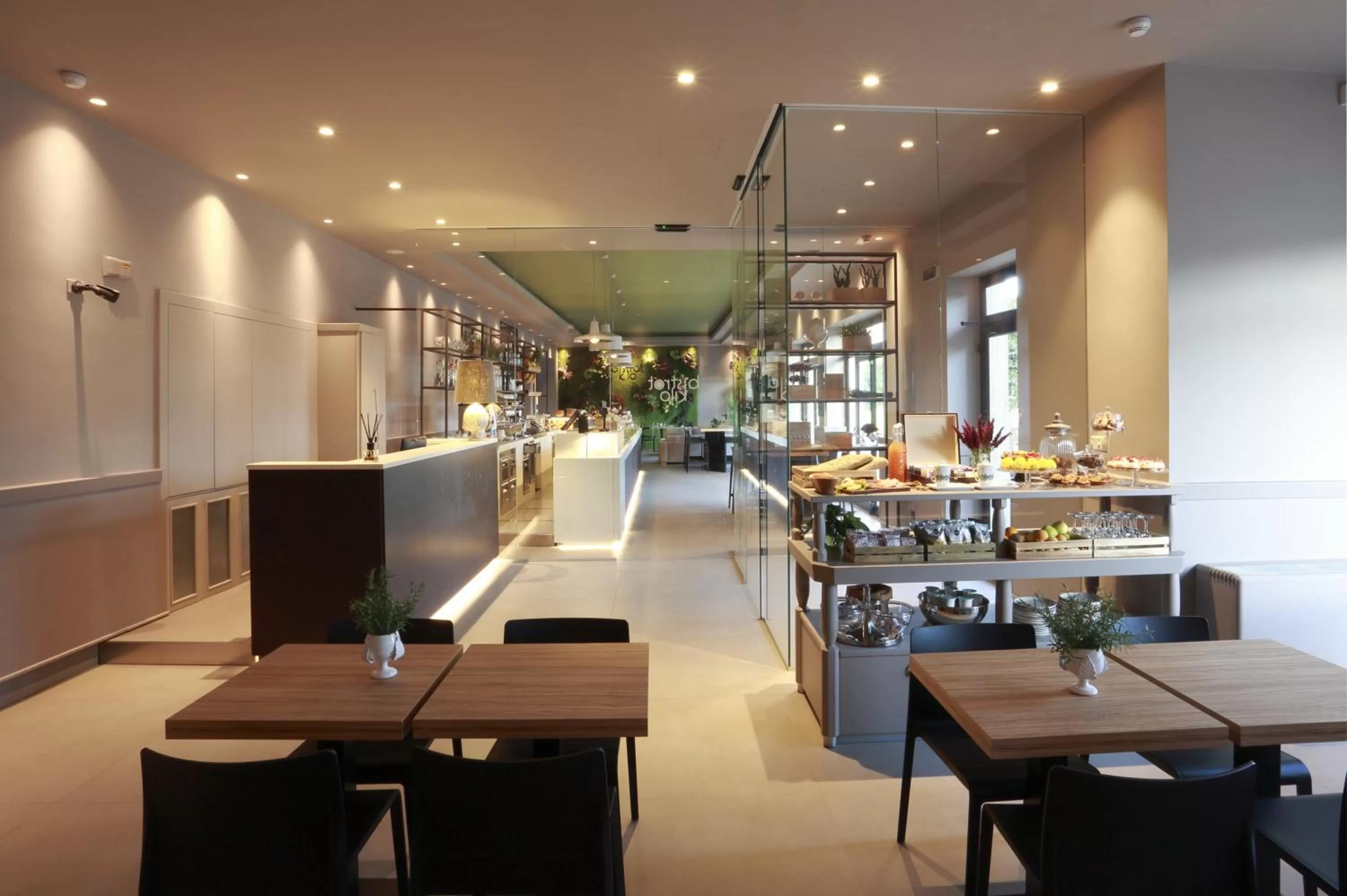 Restaurant/places to eat in Hotel Aloisi