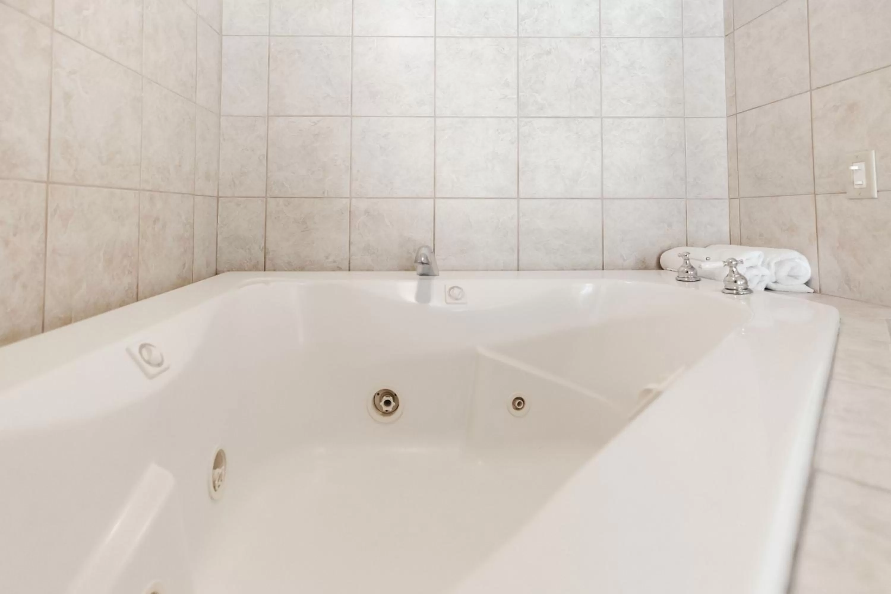 Bath, Bathroom in Vintage Lakeside Inn