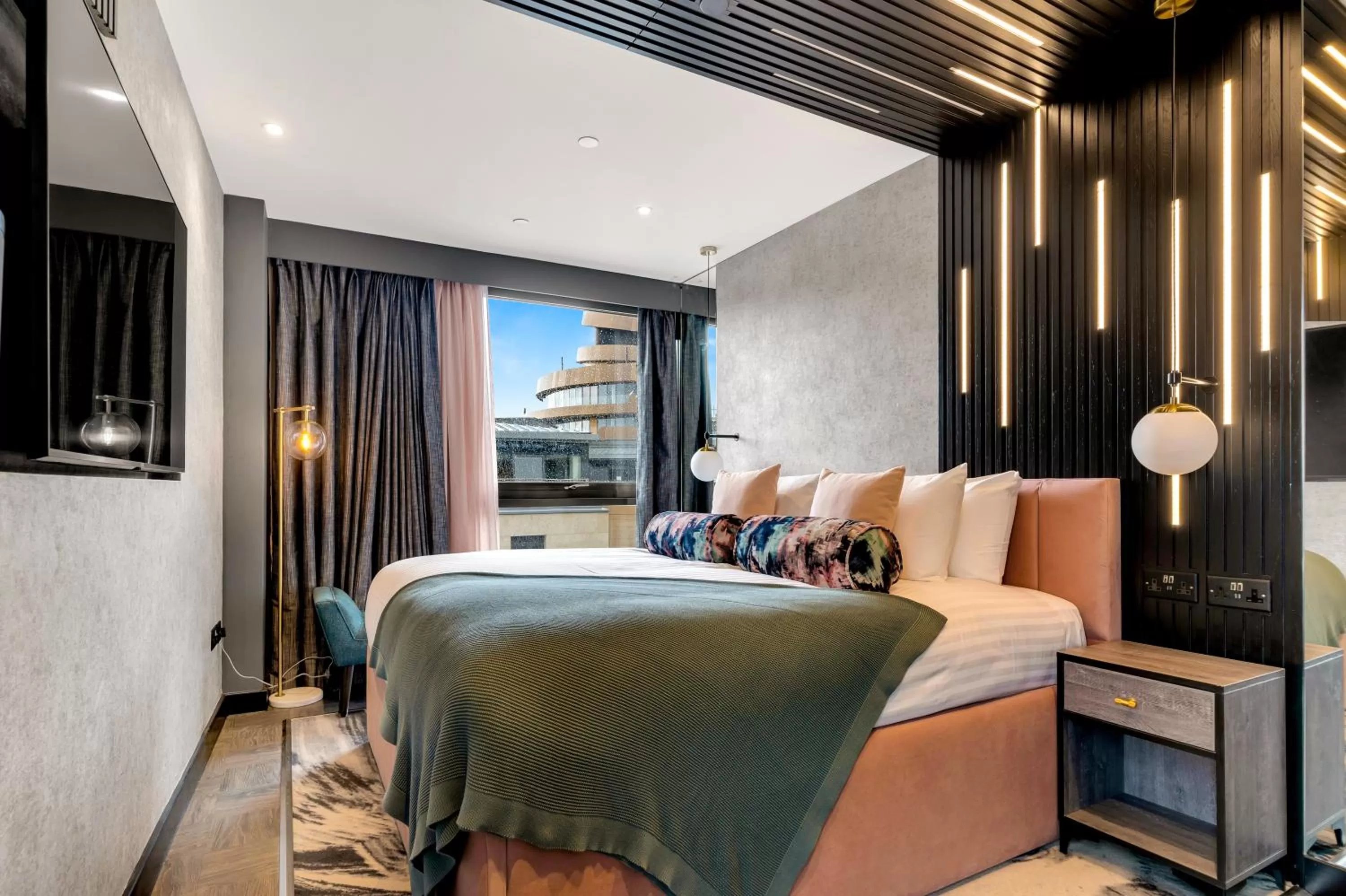 Bedroom, Bed in Roomzzz Edinburgh