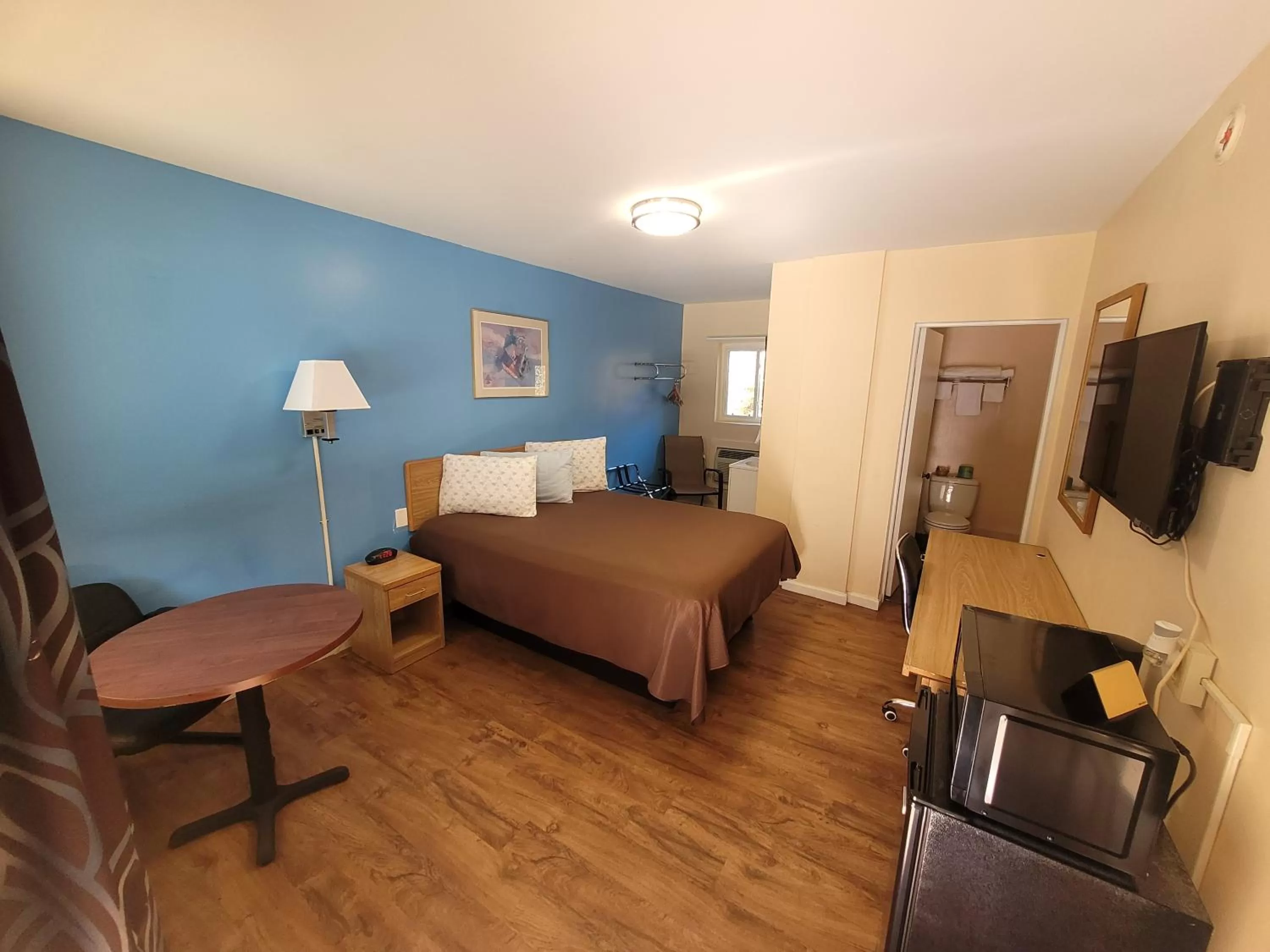 Bed in Economy Inn Sylva