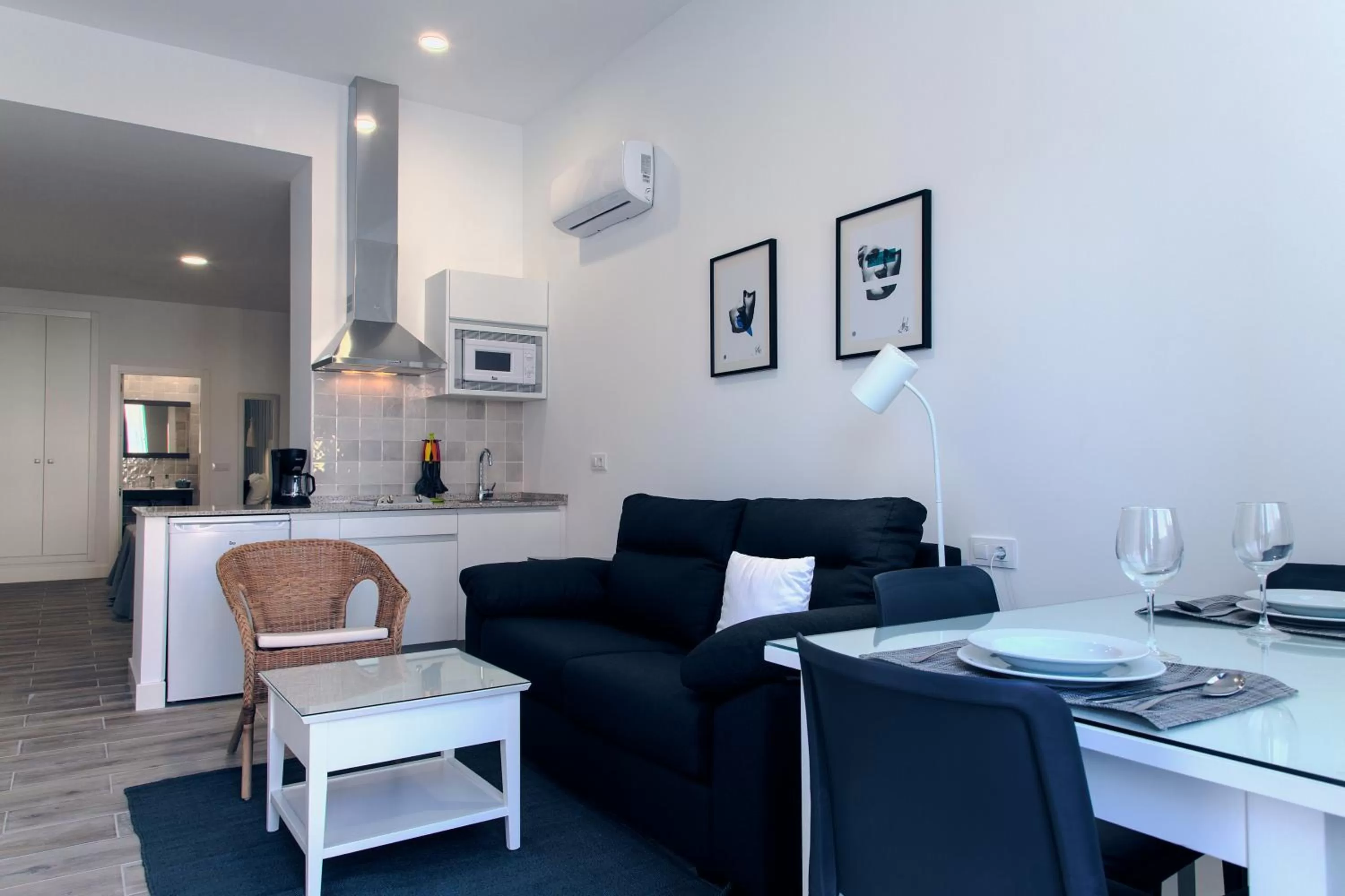 Kitchen or kitchenette, Seating Area in Hotel Apartamentos MPD