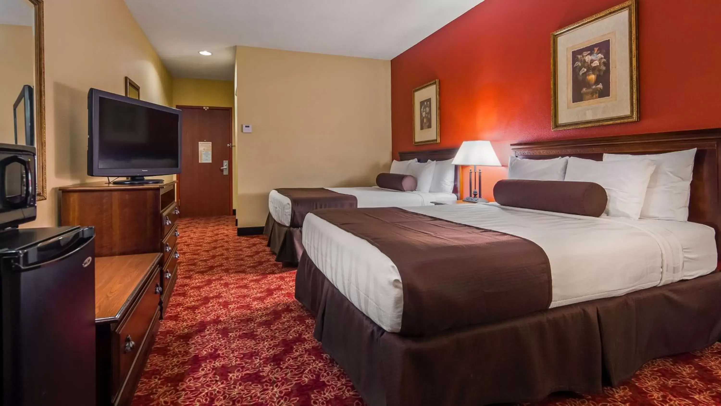 Queen Room with Two Queen Beds and Roll-In Shower - Mobility Access/Non-Smoking in Best Western Fort Lauderdale Airport Cruise Port Queen Room with Two Queen Beds and Roll-In Shower - Mobility Access/Non-Smoking in Best Western Fort Lauderdale Airport Cruise Port