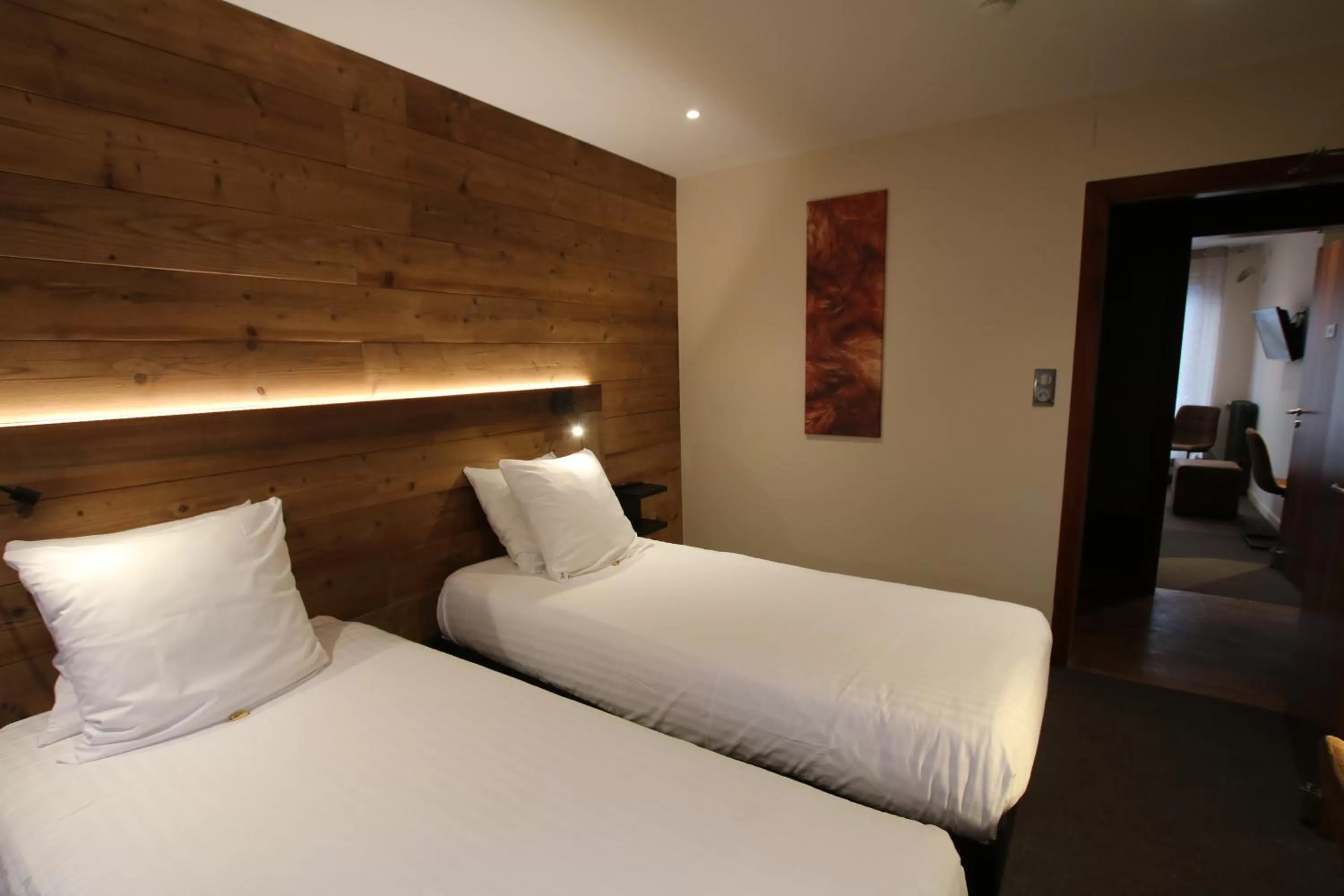 Photo of the whole room, Bed in Les Loges Du Parc