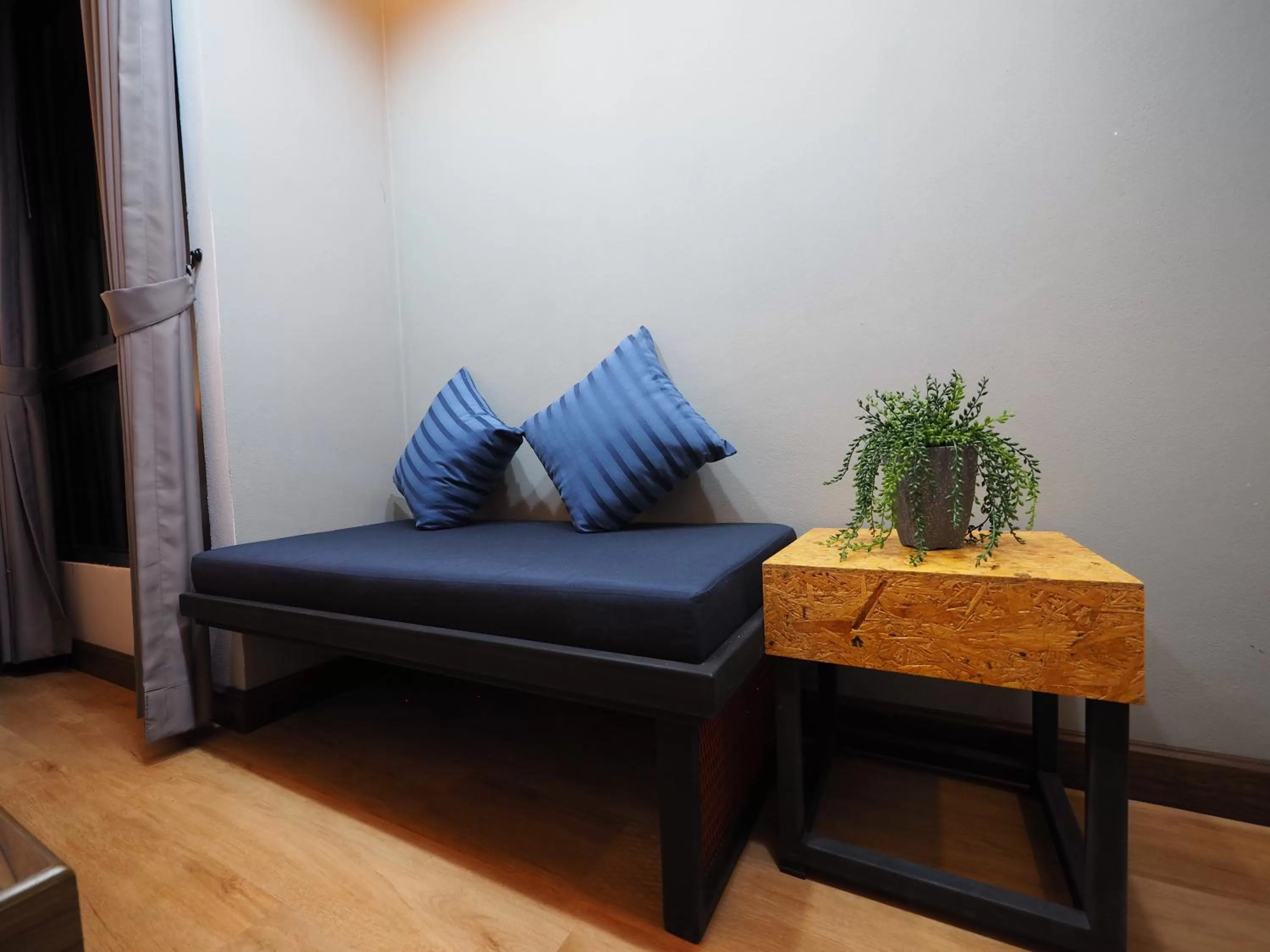 Seating area in Ps Sriphu Hotel