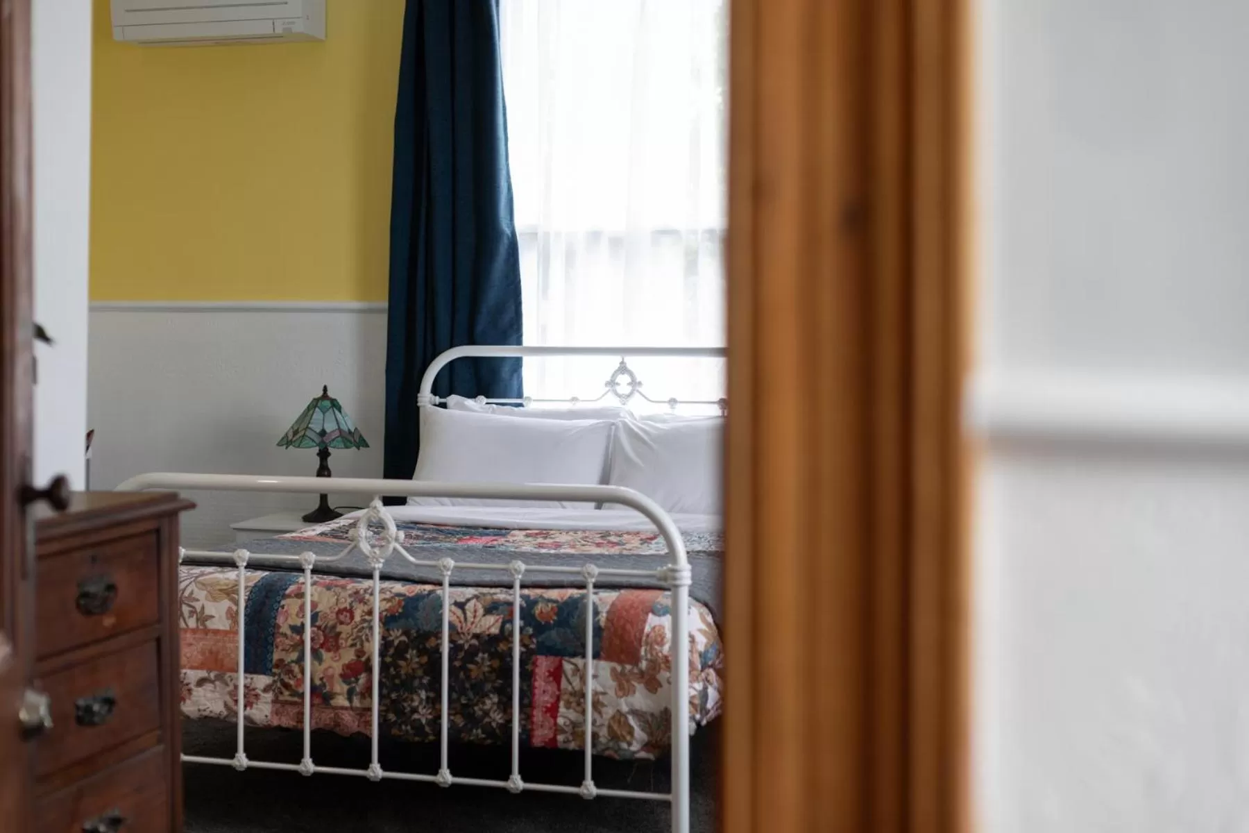 Lorelai – Deluxe Queen Room, downstairs in The Dragonfly Inn