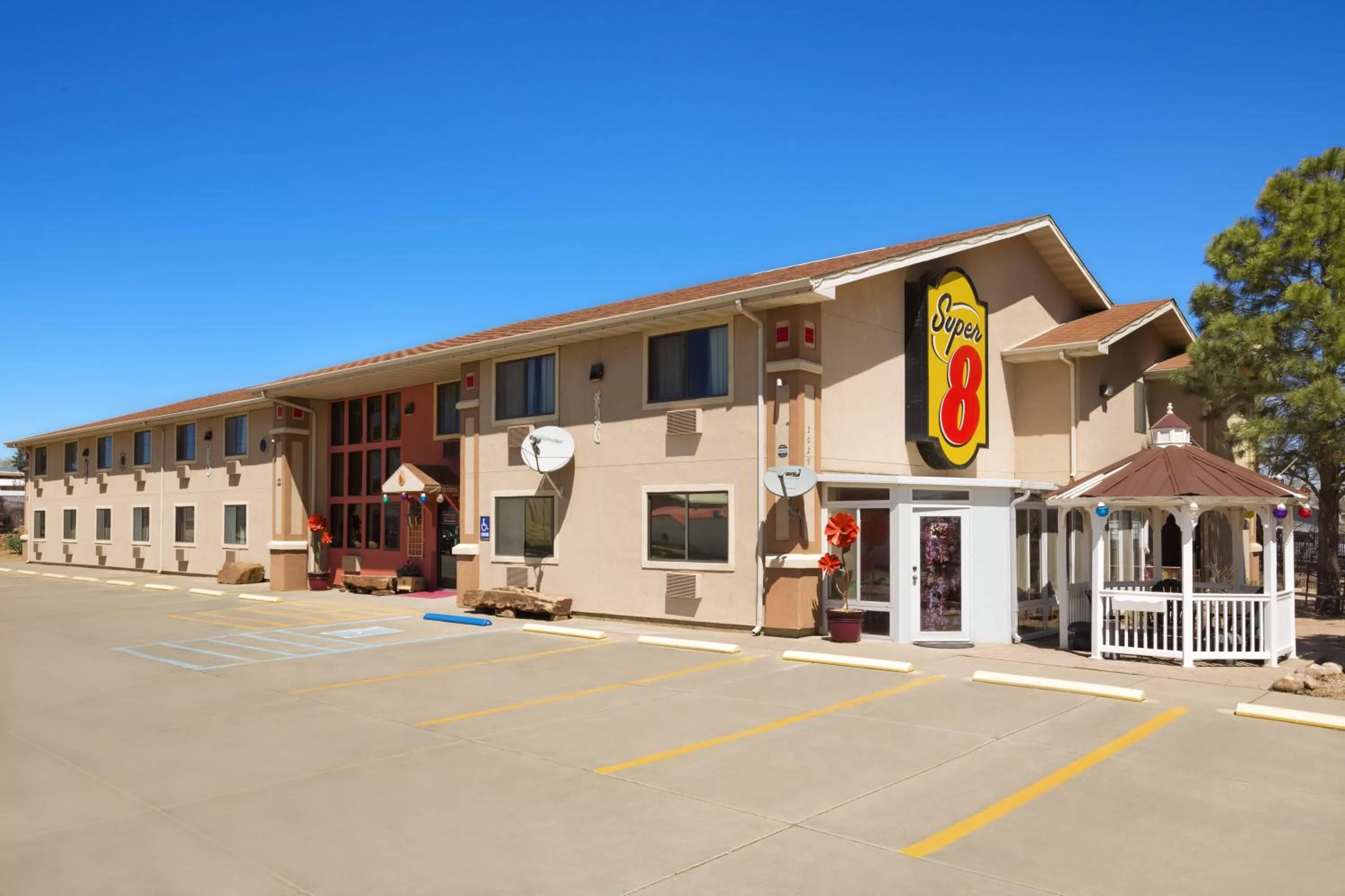 Facade/entrance in Super 8 by Wyndham Las Vegas