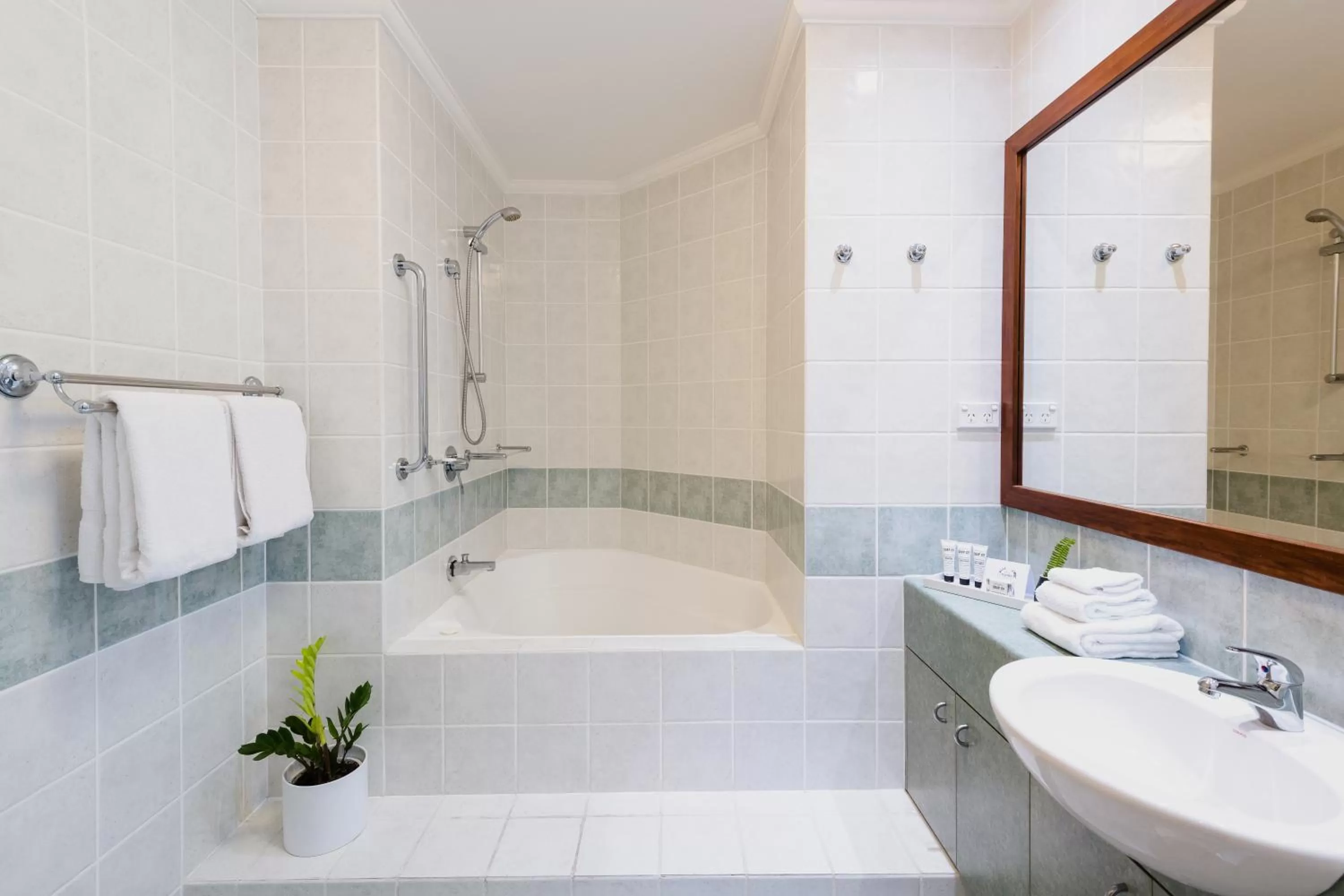 Bathroom in Villa Beach Palm Cove