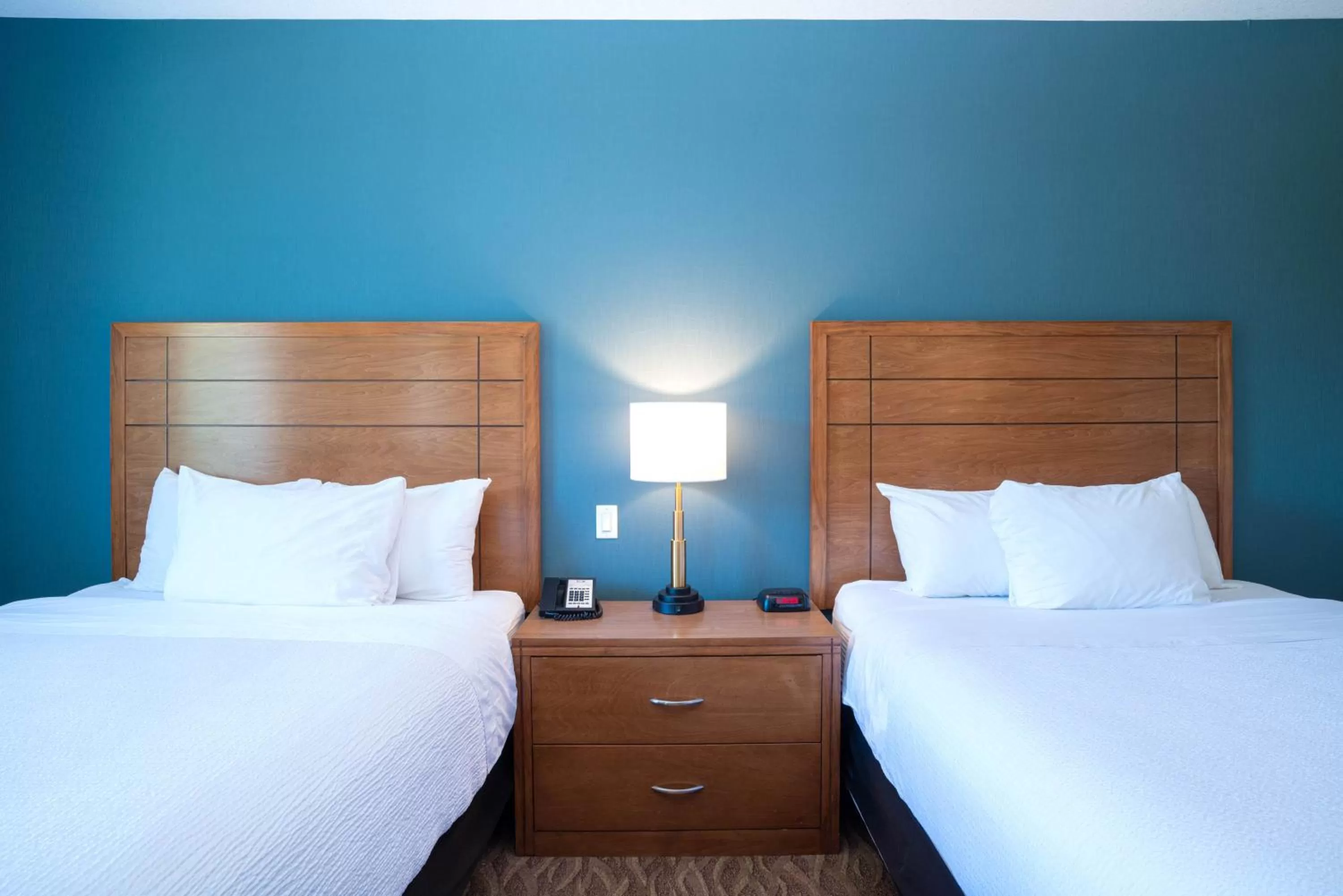 Photo of the whole room, Bed in Sandman Hotel and Suites Squamish