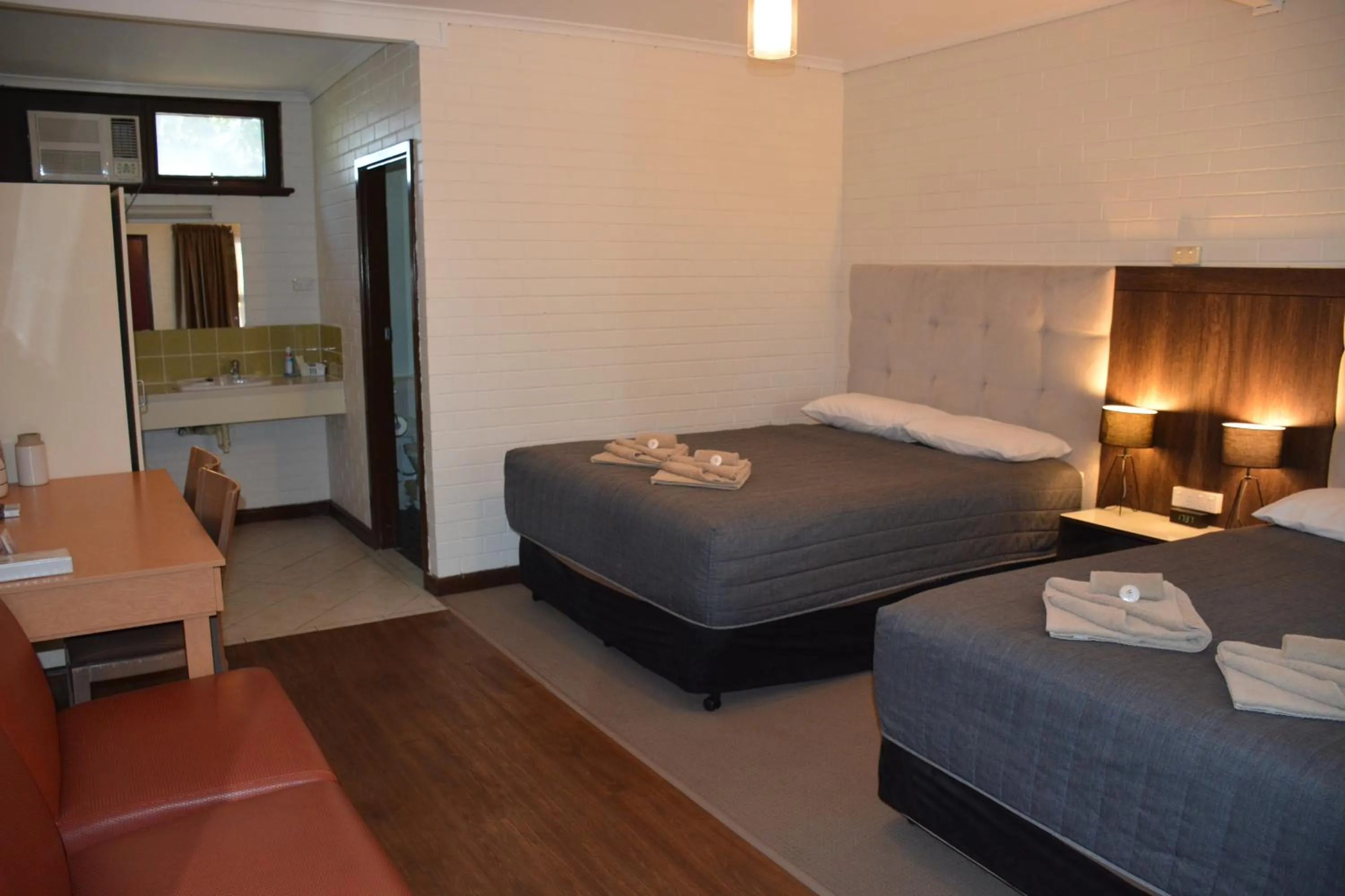 Photo of the whole room, Bed in Angaston Vineyards Motel