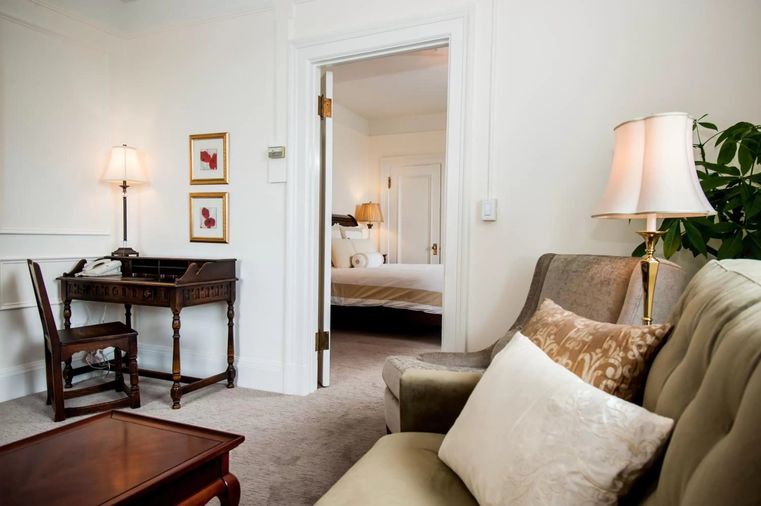 Living room, Bed in The Inn at the Union Club of British Columbia