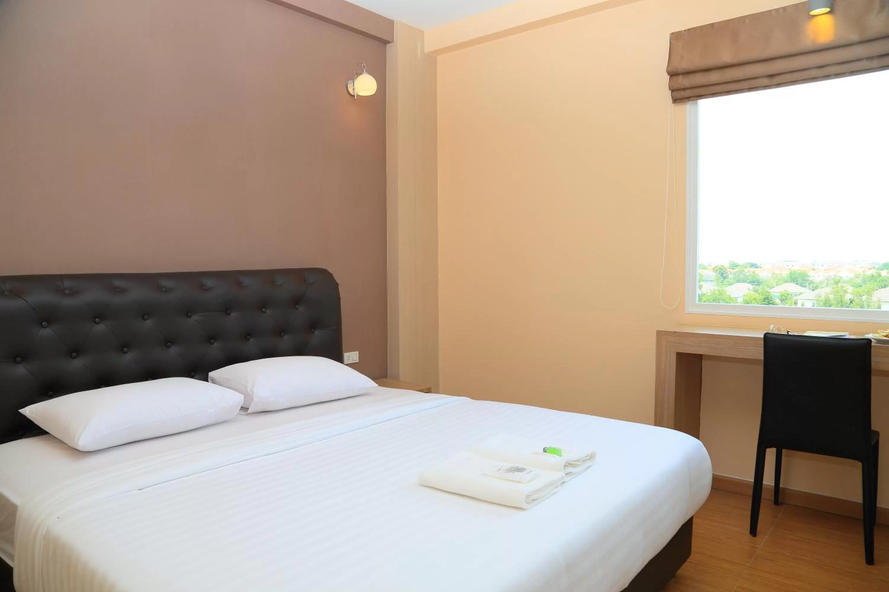 Staff, Bed in Triple Trees Hotel