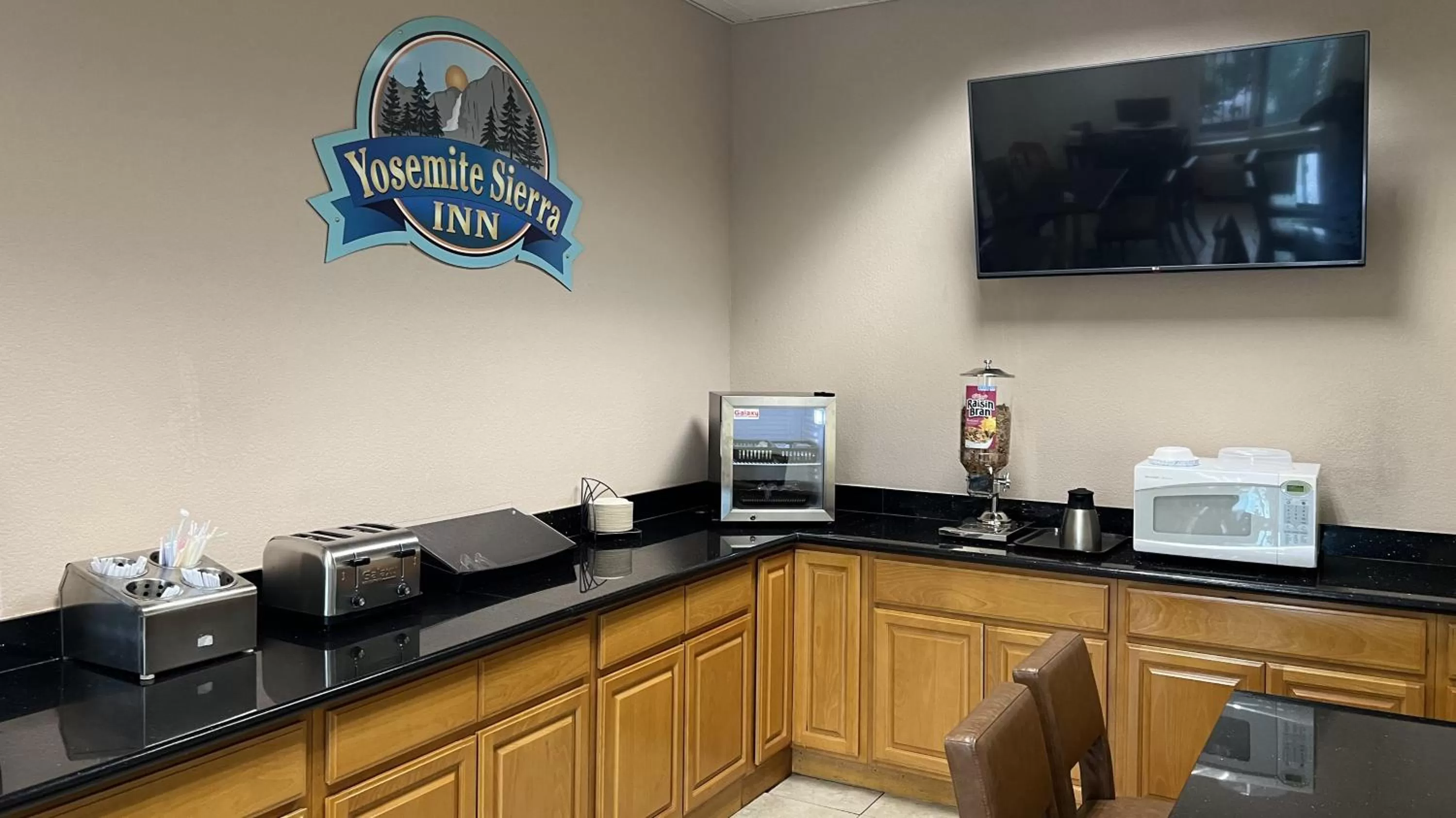 Breakfast in Yosemite Sierra Inn