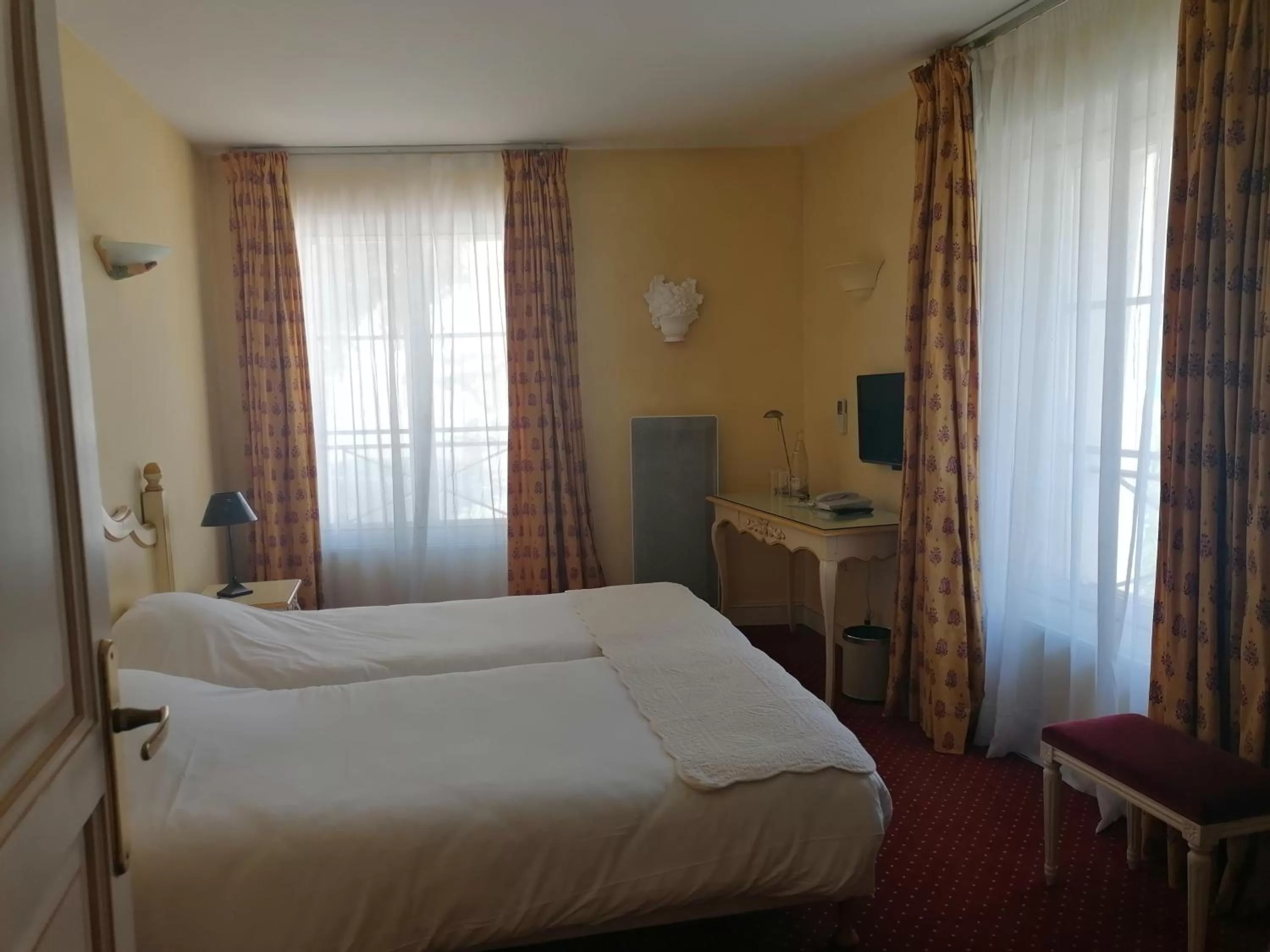 Bed in Hôtel l'Arena