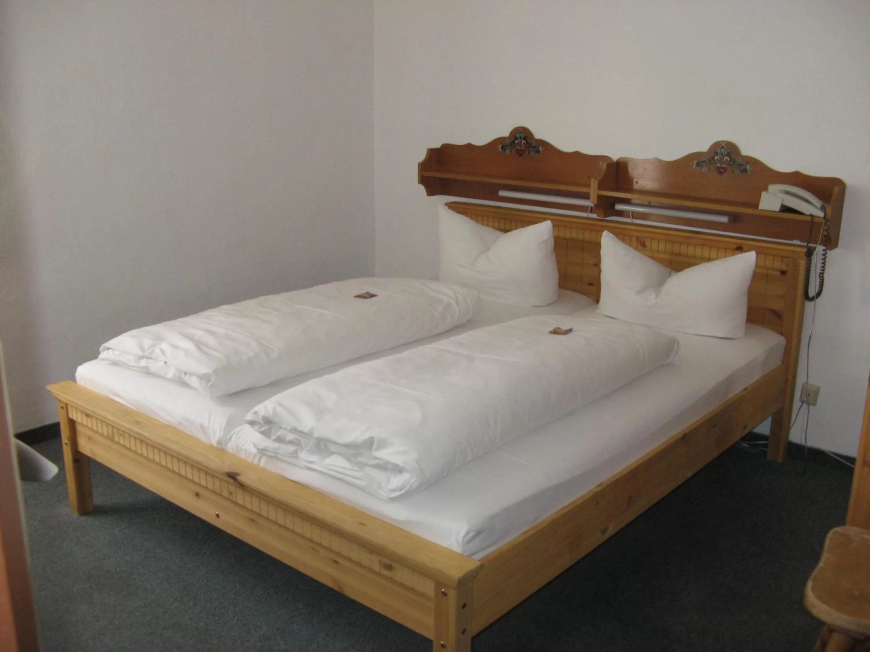 Photo of the whole room, Bed in Gasthaus Löwen
