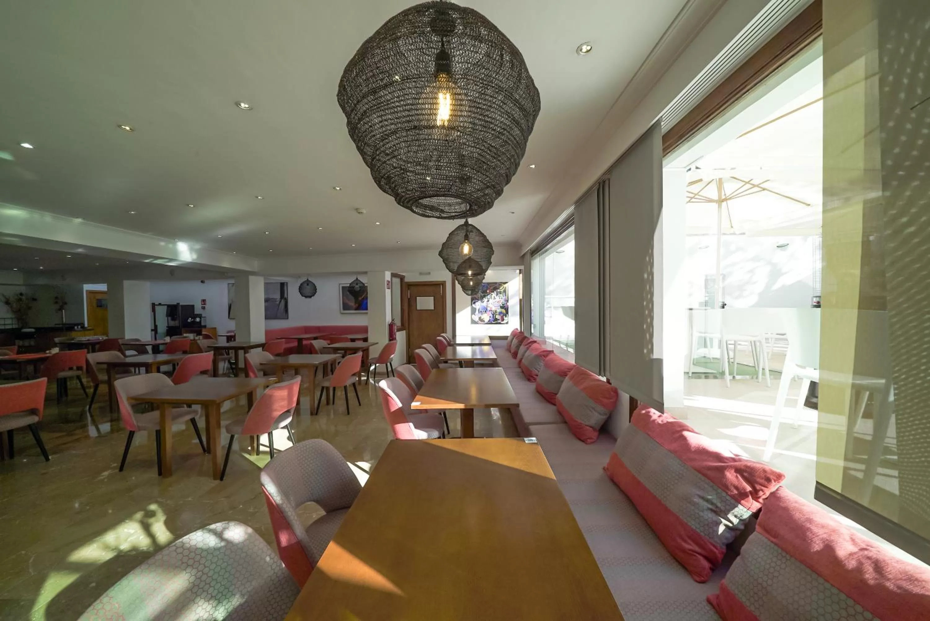 Restaurant/places to eat in Hotel Artmadams