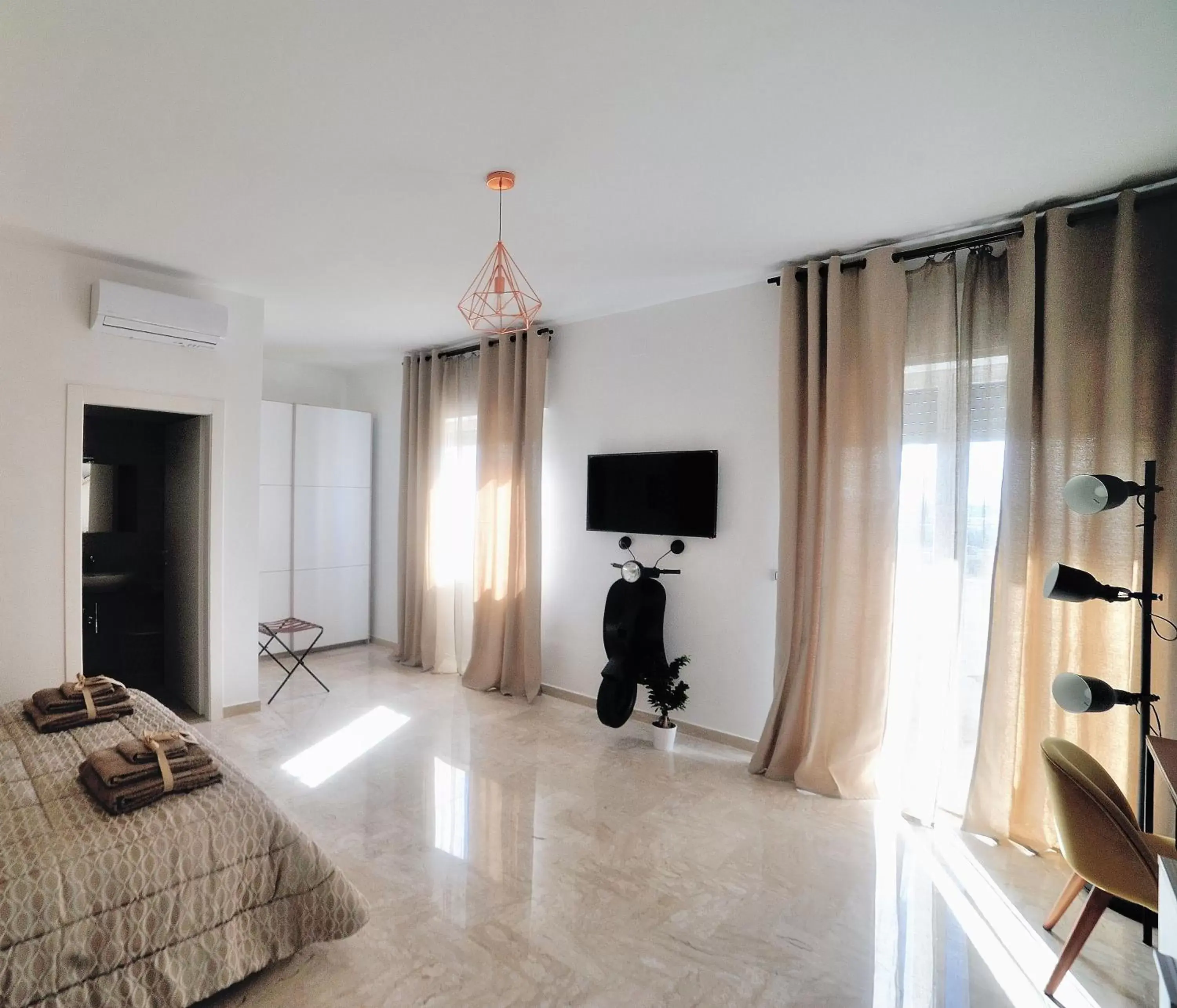 Breakfast, TV/Entertainment Center in B&B Donna Maria Breakfast, TV/Entertainment Center in B&B Donna Maria