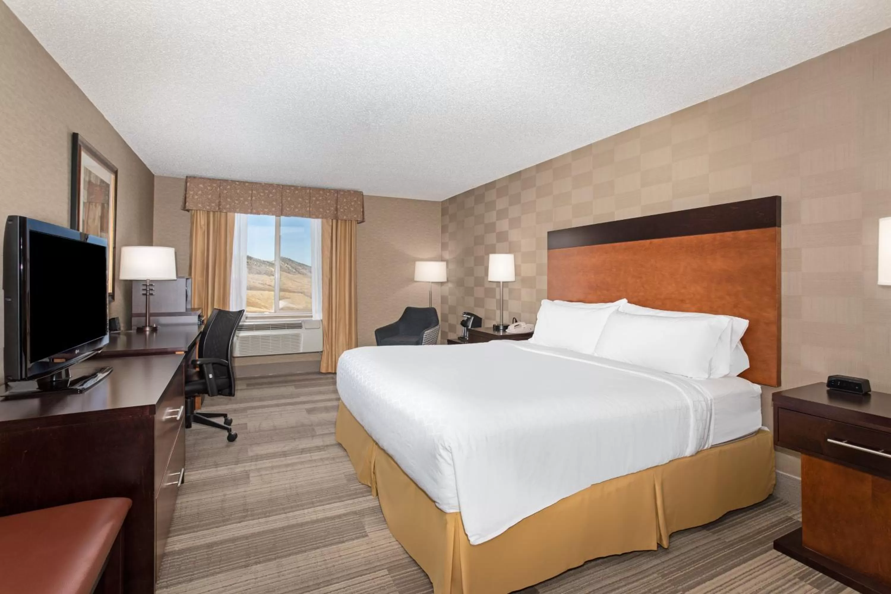 Photo of the whole room, Bed in Holiday Inn Express Hotel & Suites Littleton by IHG