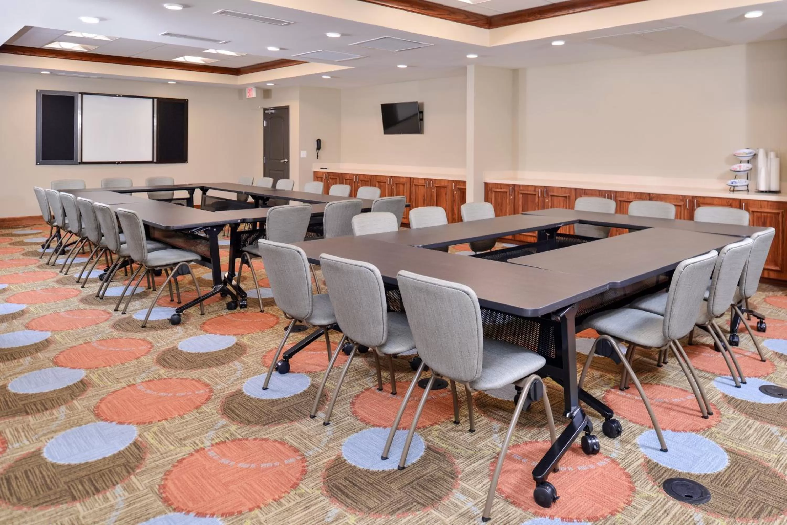 Meeting/conference room in Staybridge Suites Rochester by IHG