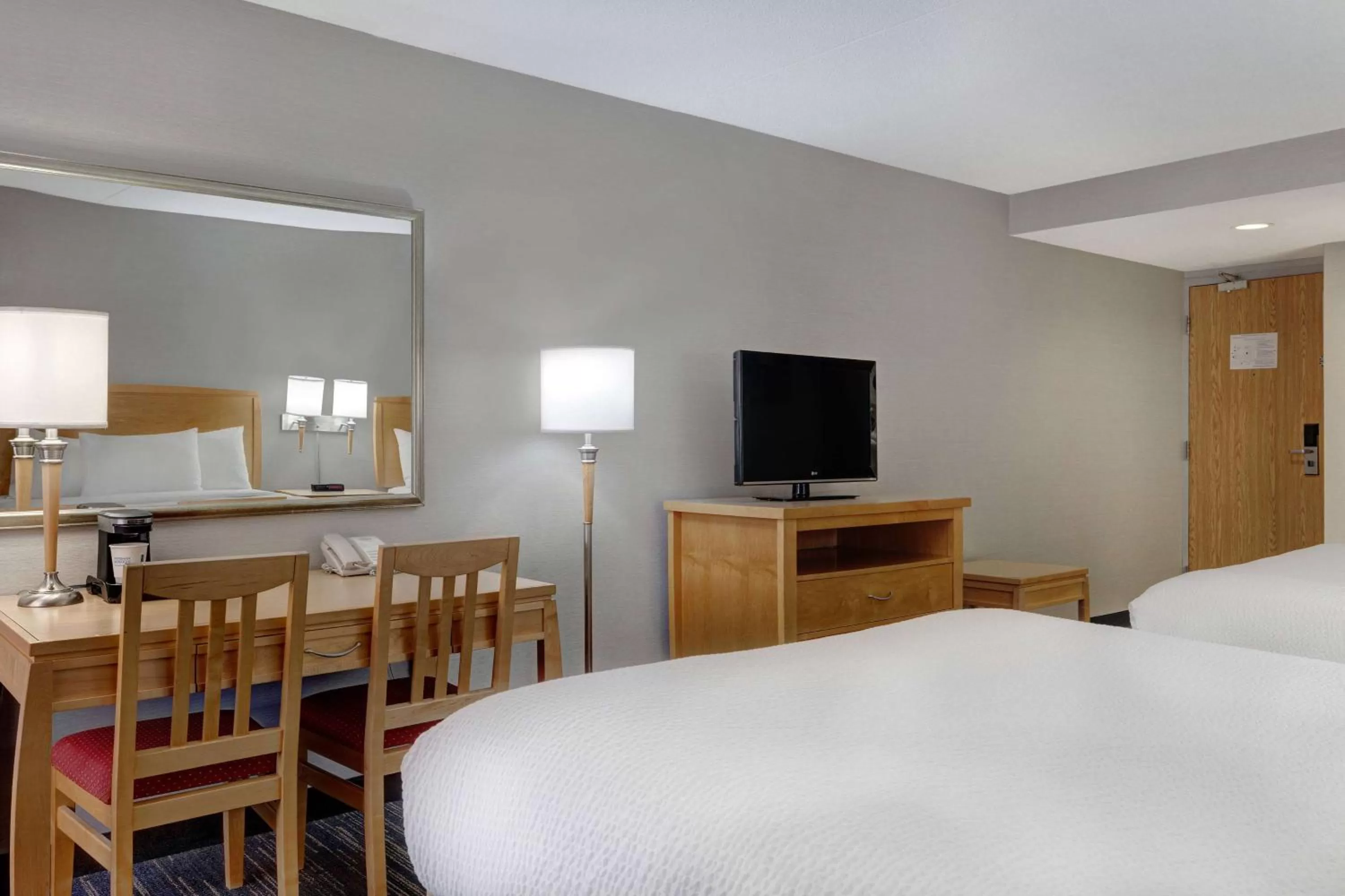 Photo of the whole room, Bed in Days Inn by Wyndham Niagara Falls Near The Falls