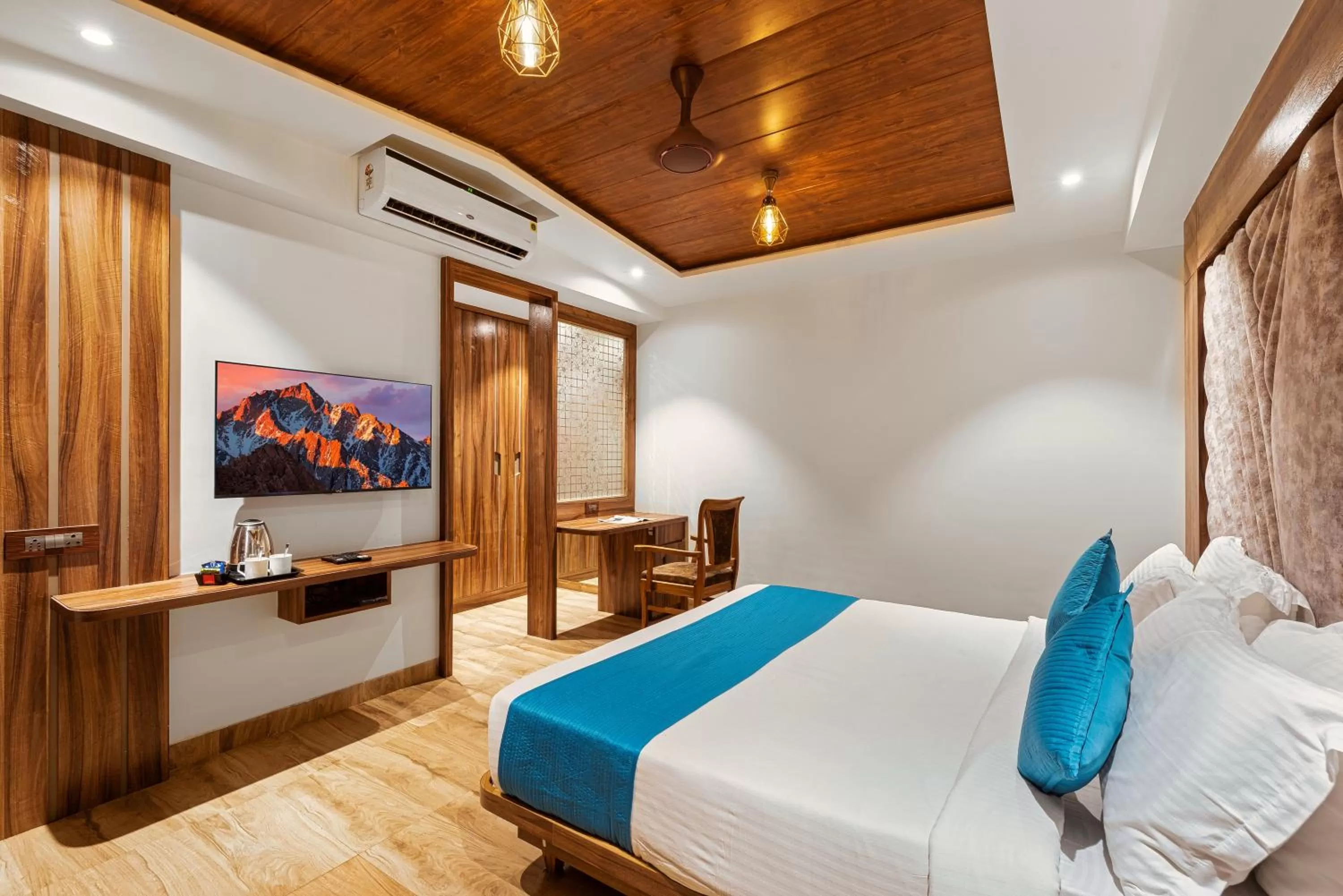 Photo of the whole room, Bed in Mayur Retreat & Spa