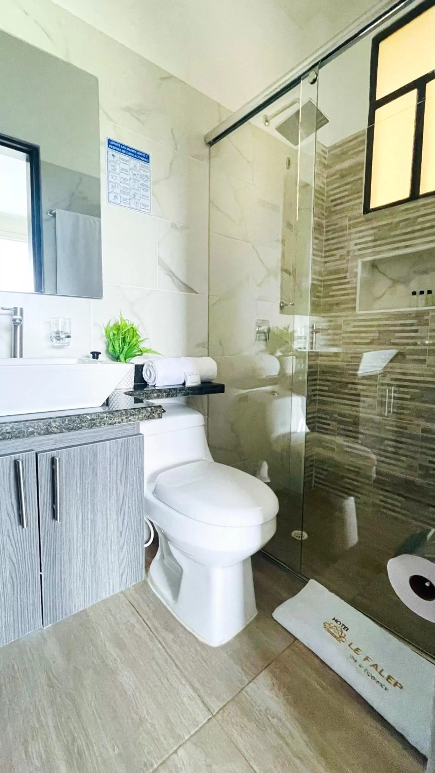 Bathroom in Hotel Le Falep