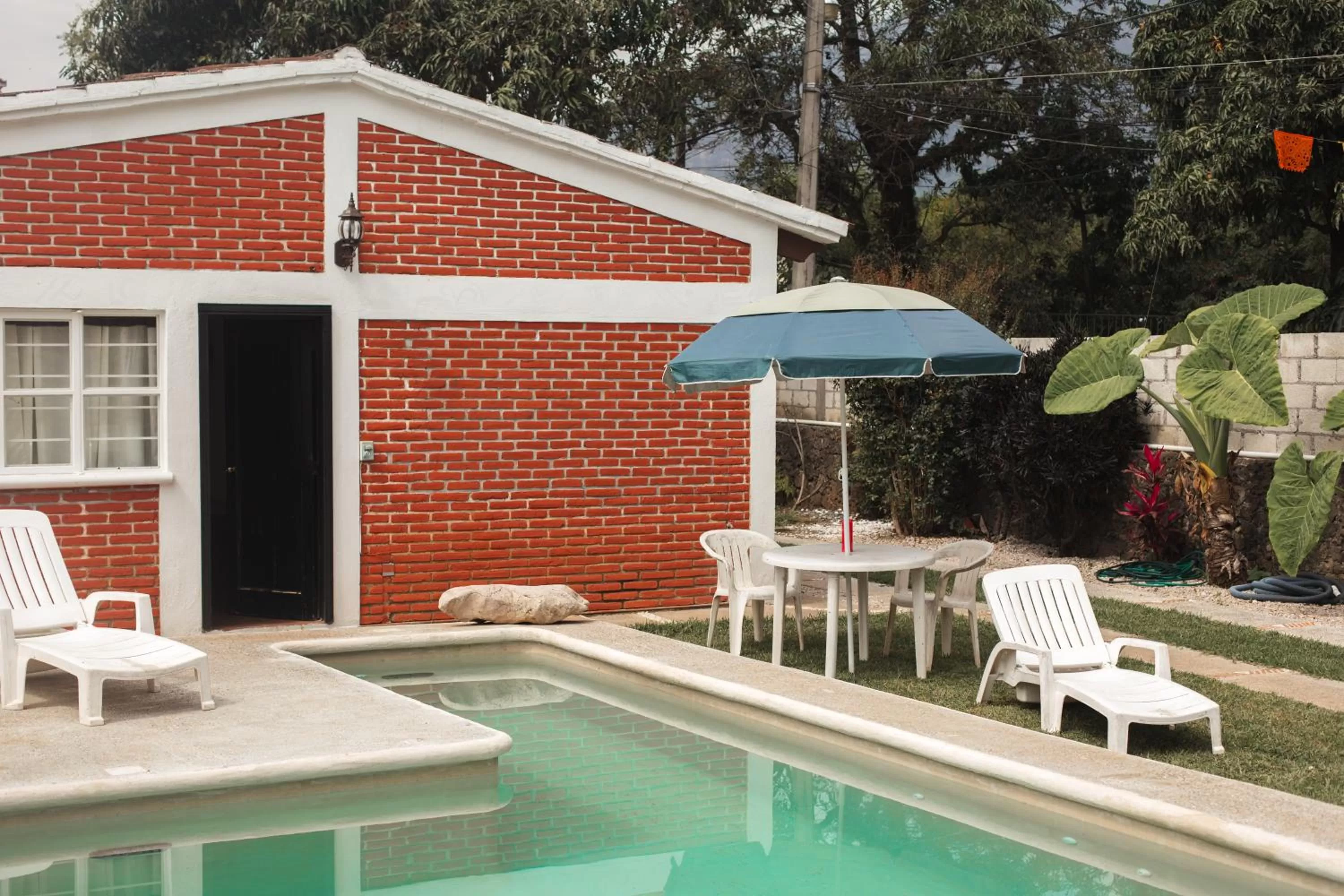 Property building, Swimming Pool in Hospedaje Temazcaltitla