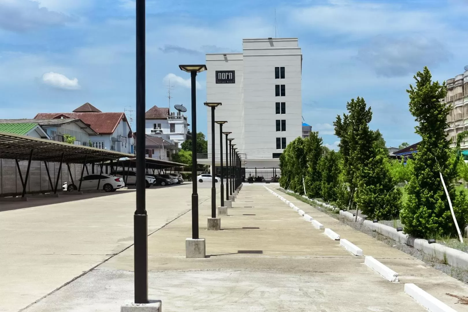 Parking in NORN Rimklong Bangkok Hotel