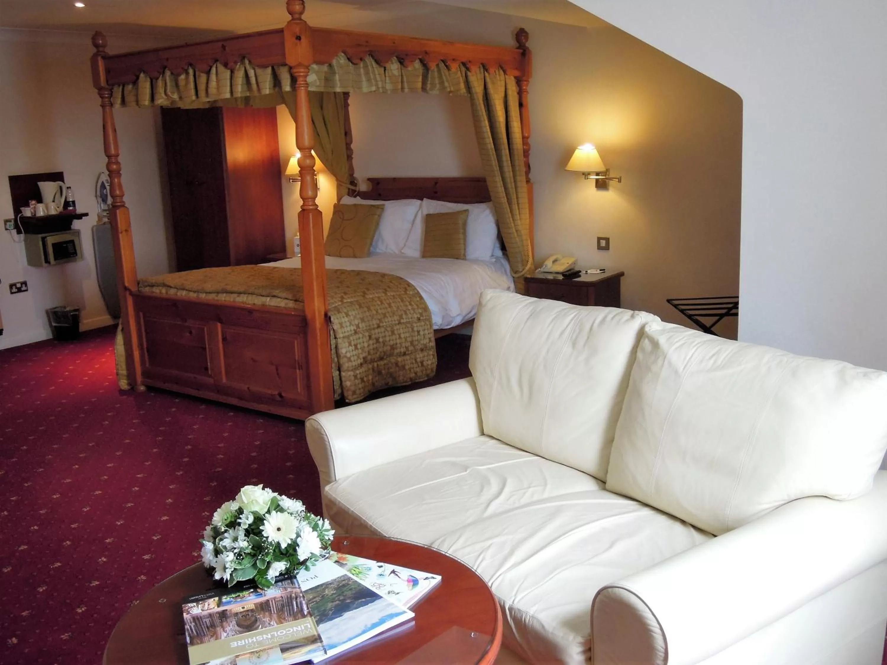 Photo of the whole room, Bed in Best Western Plus Bentley Hotel