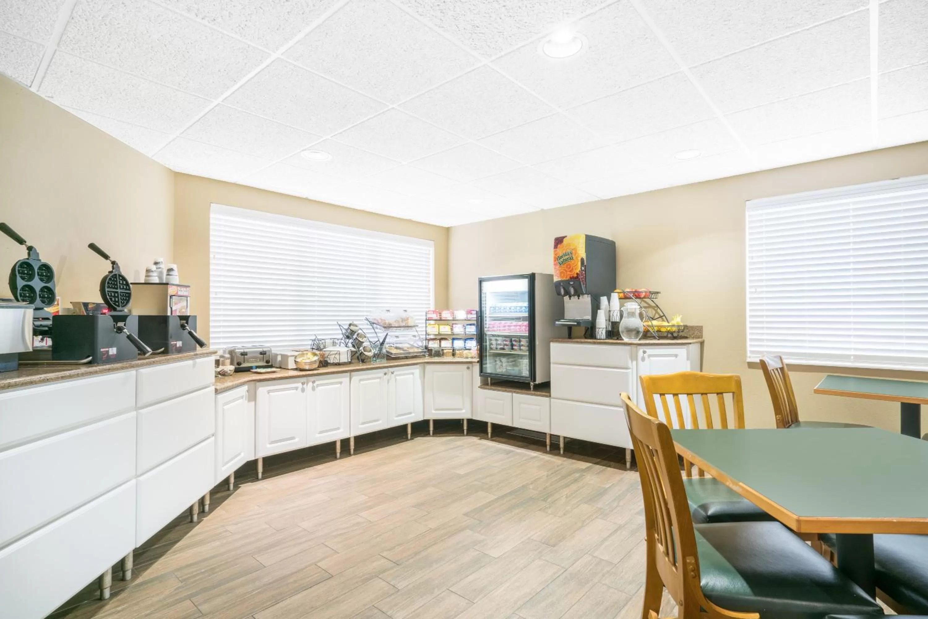 Continental breakfast in Baymont by Wyndham Baxter/Brainerd Area
