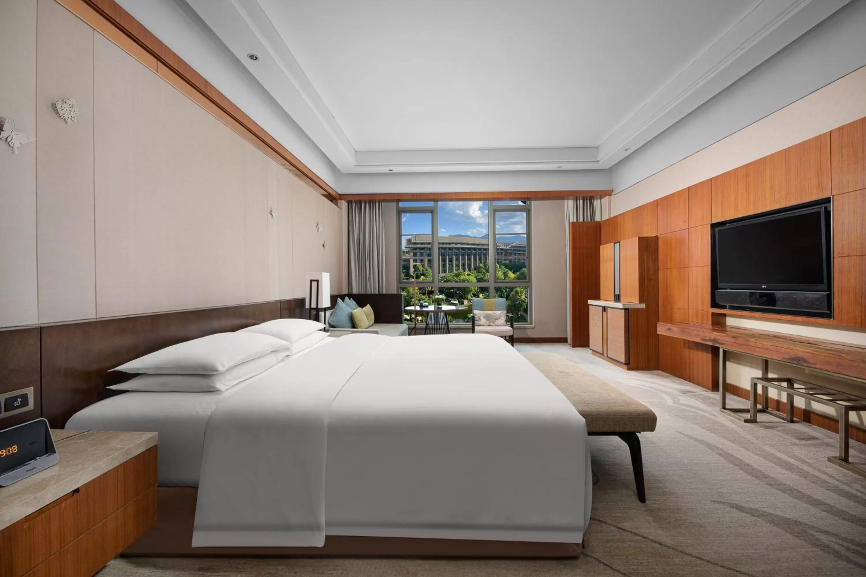 Photo of the whole room, Bed in InterContinental Kunming by IHG