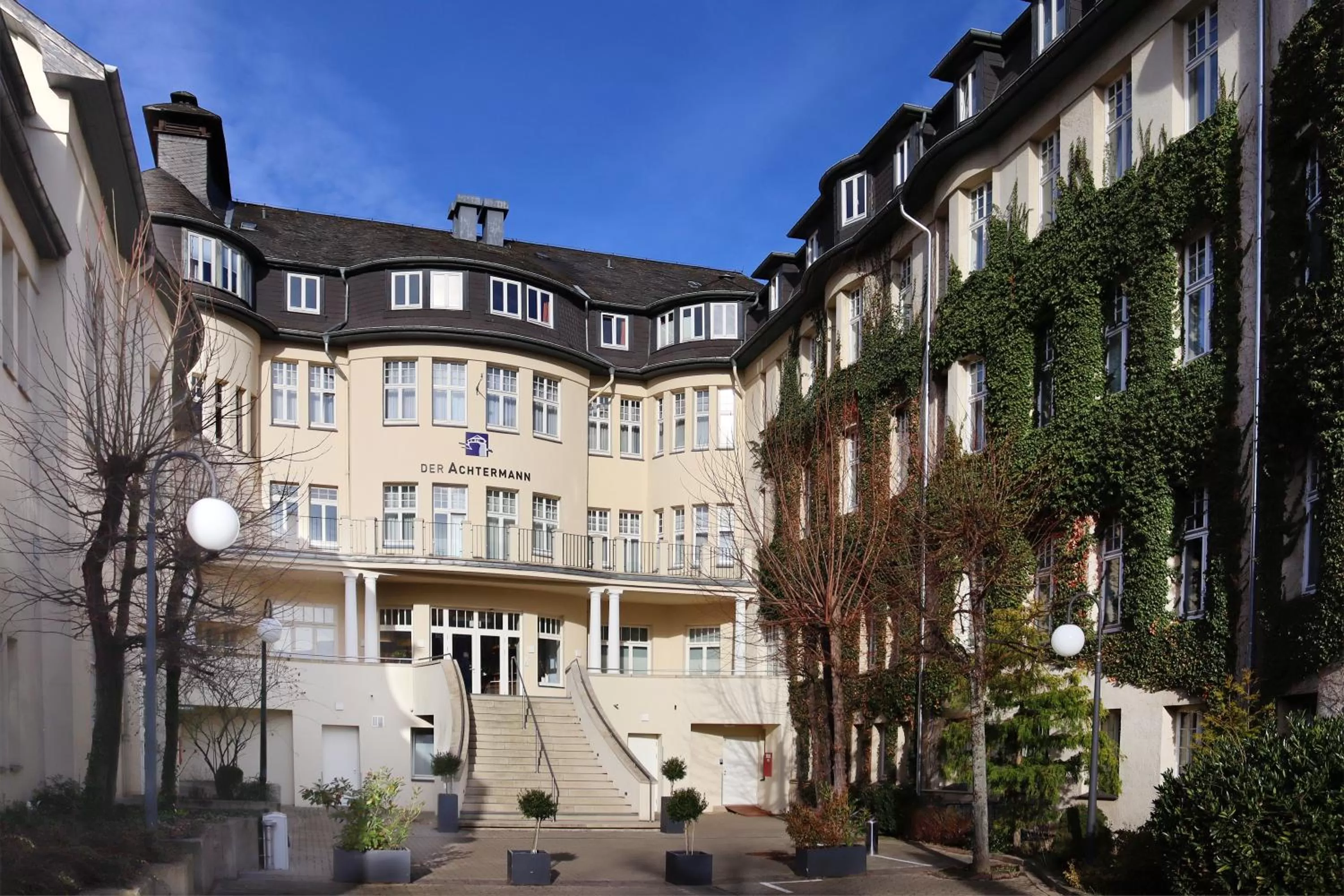 Property building in Hotel Der Achtermann