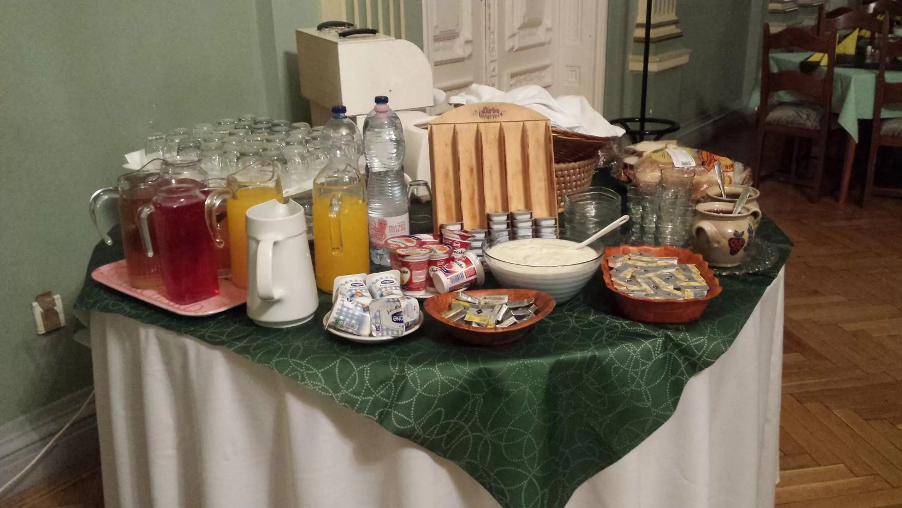 Food and drinks in Tisza Hotel