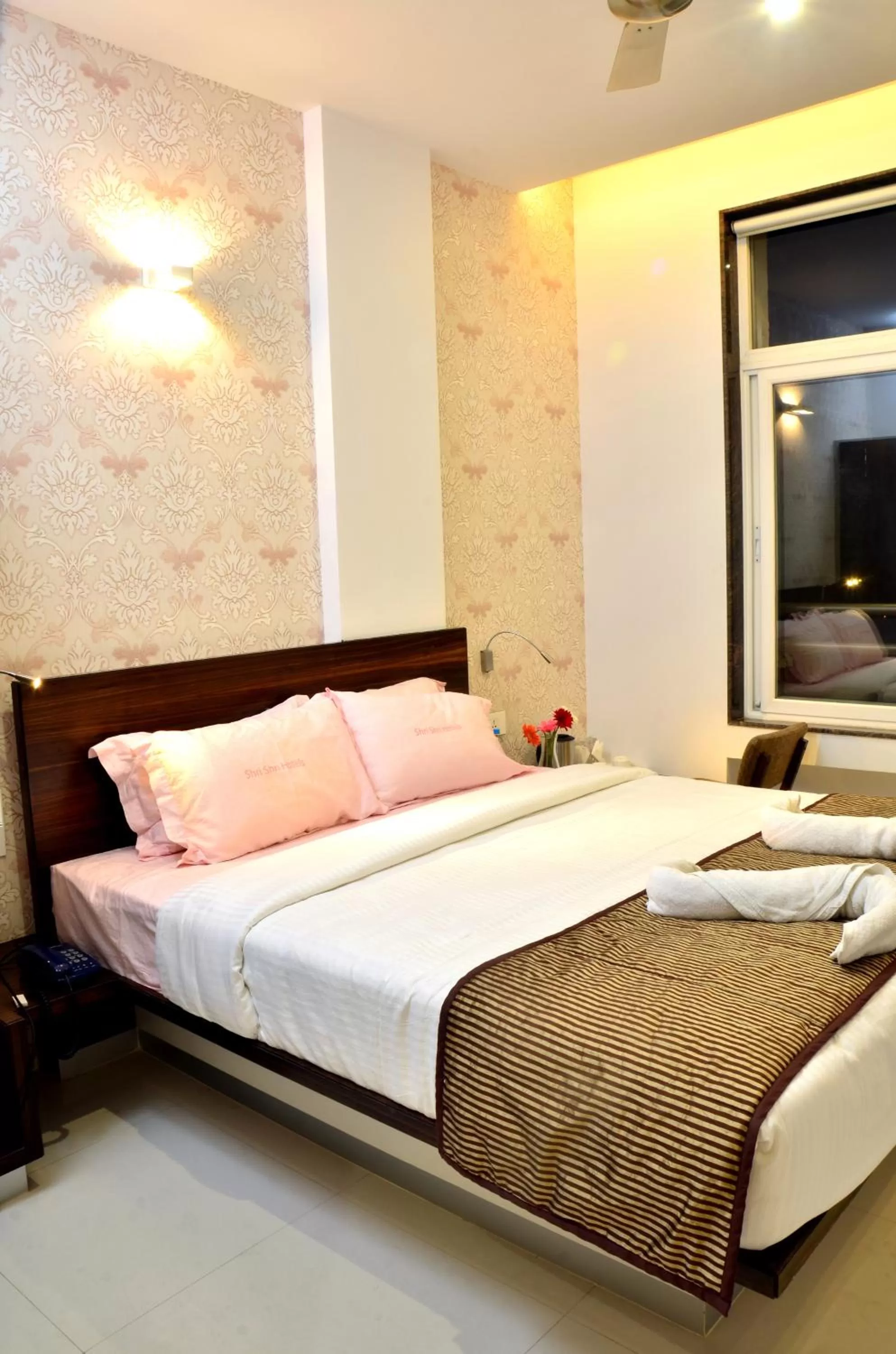 Bedroom, Bed in Hotel SRI SRI EXECUTIVE KOLHAPUR NEAR MAHALAXMI TEMPLE