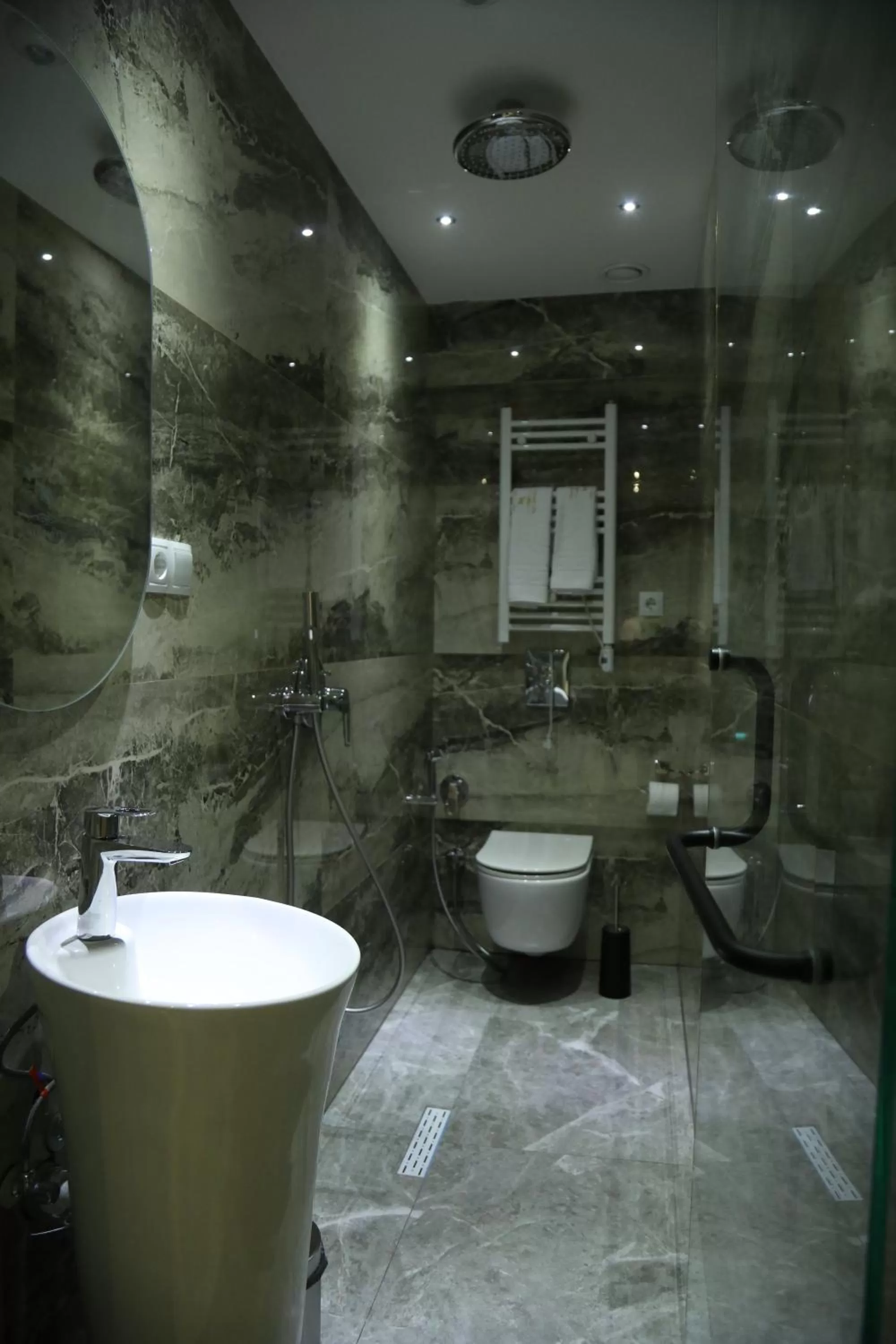 Bath, Bathroom in Mit Hotel Tbilisi