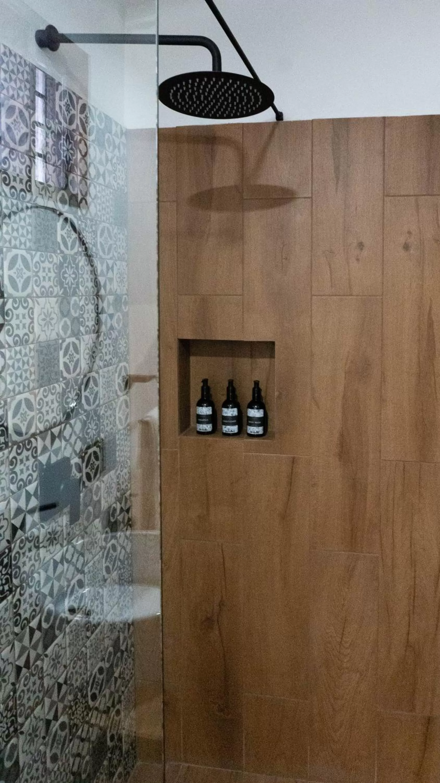 Shower in Casa Medallo