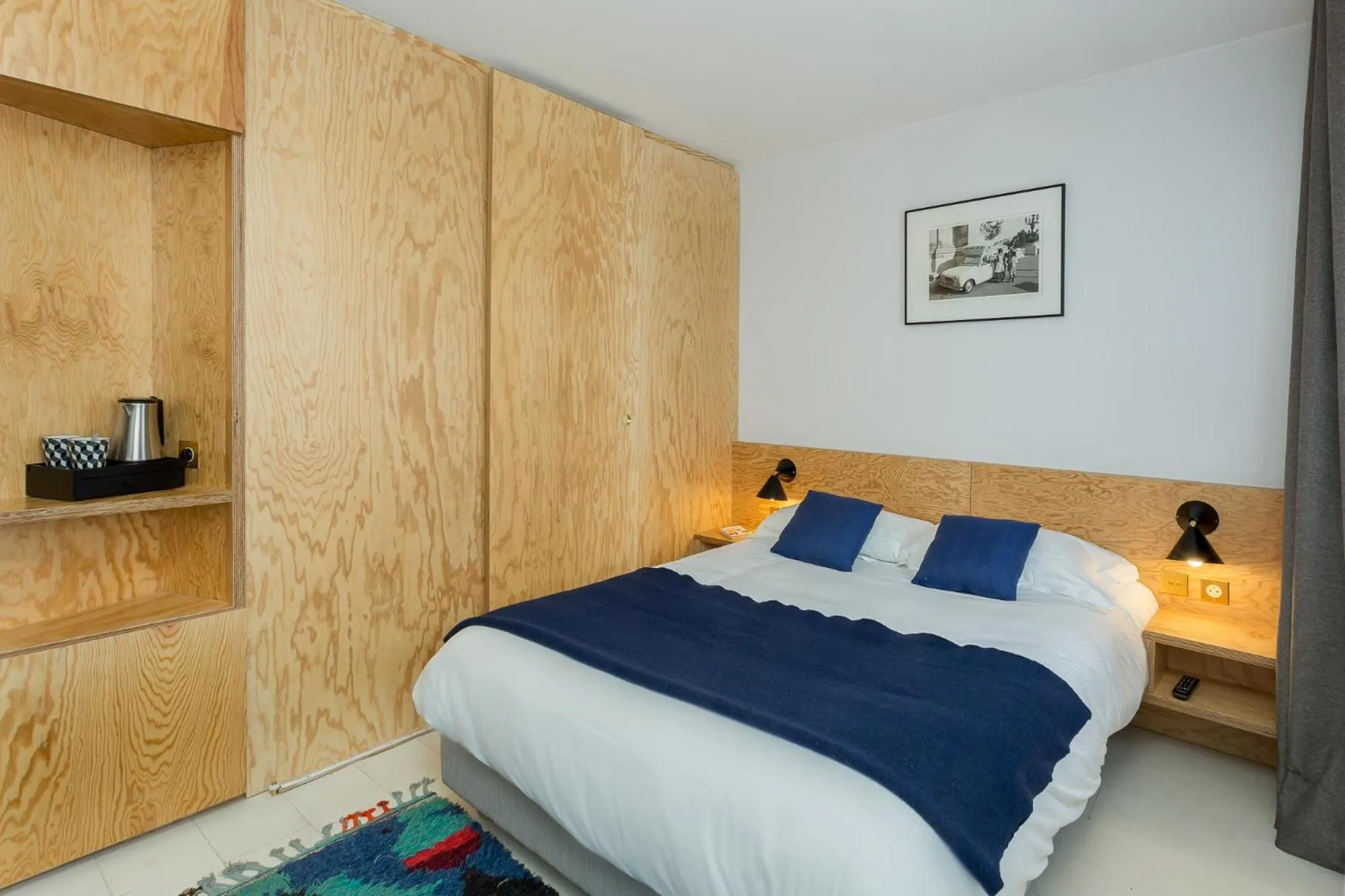 Photo of the whole room, Bed in Hôtel Montholon