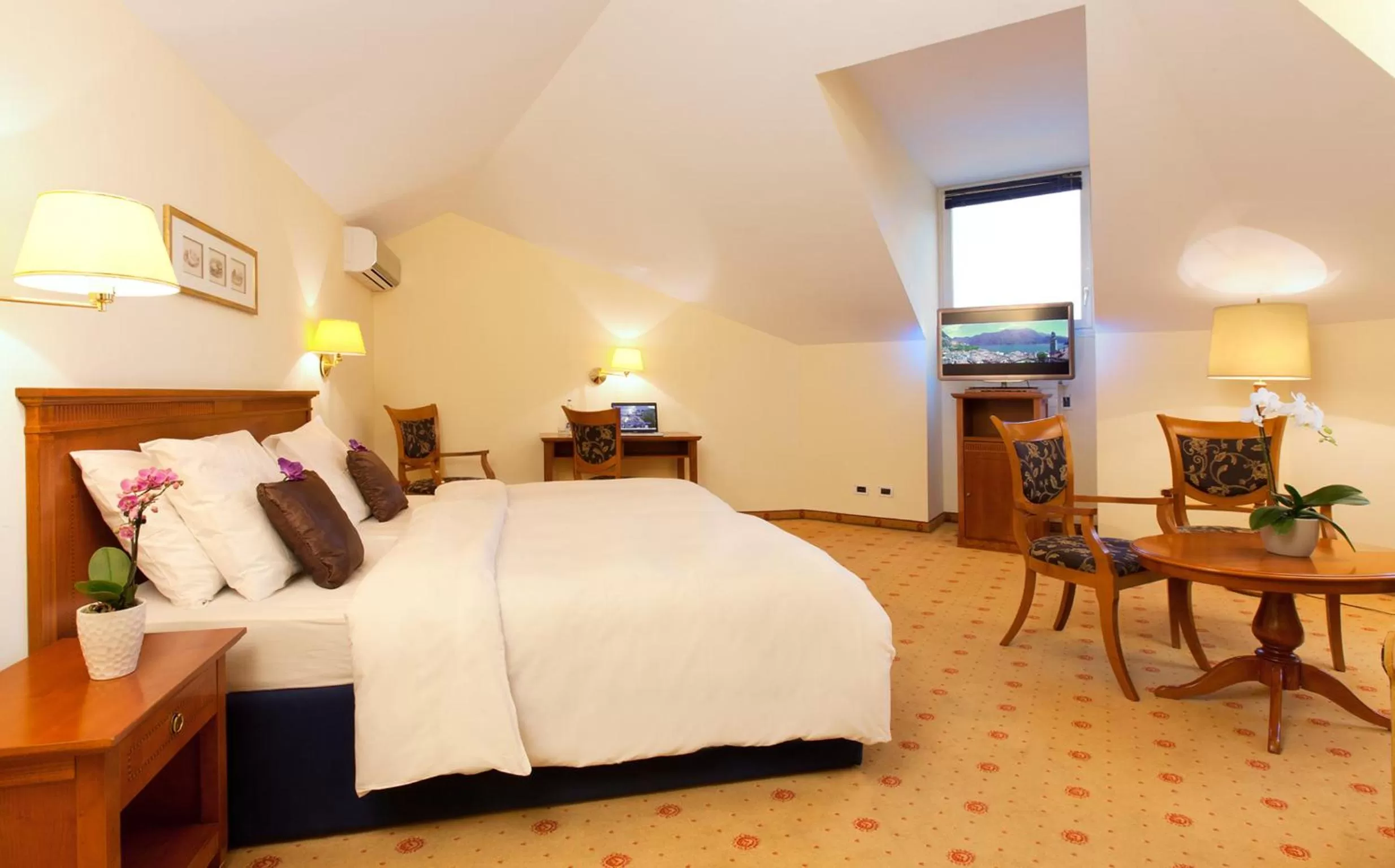 Photo of the whole room, Bed in Hotel Federale